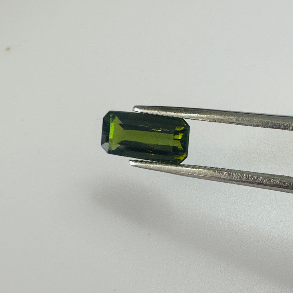 TOURMALINE GREEN LONG TRAP CUT  11MM.X 5MM   2.51CTS image 2