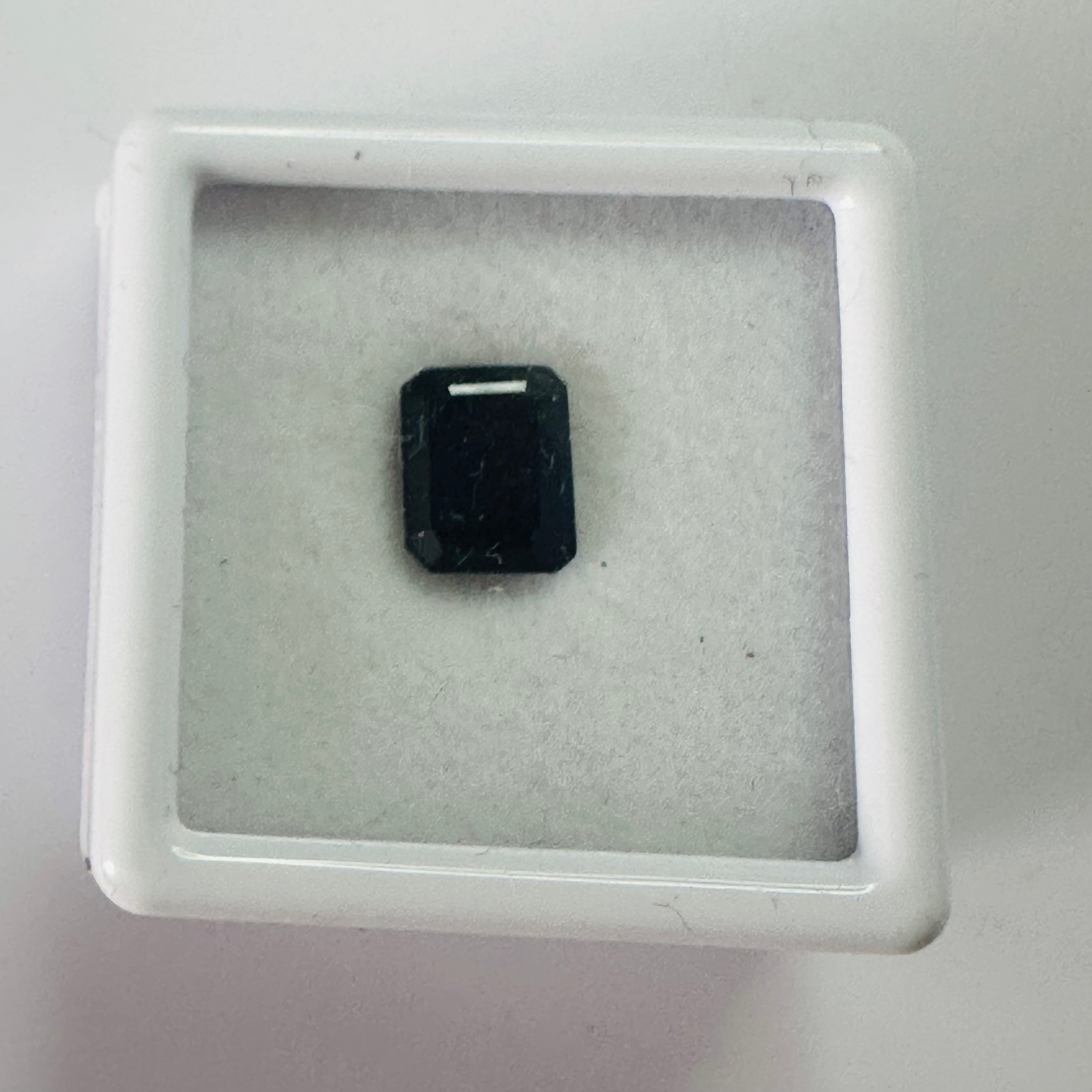 GARNET TRAP CUT   7.5MMX6MM 2.15CTS image 2