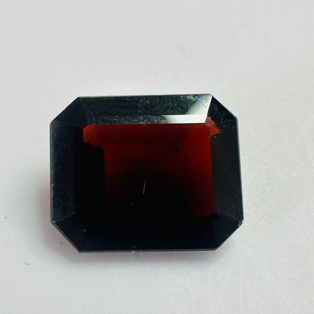 GARNET  EMERALD CUT 11.7X9.8MM  4.96CTS  DEEP RED image 4