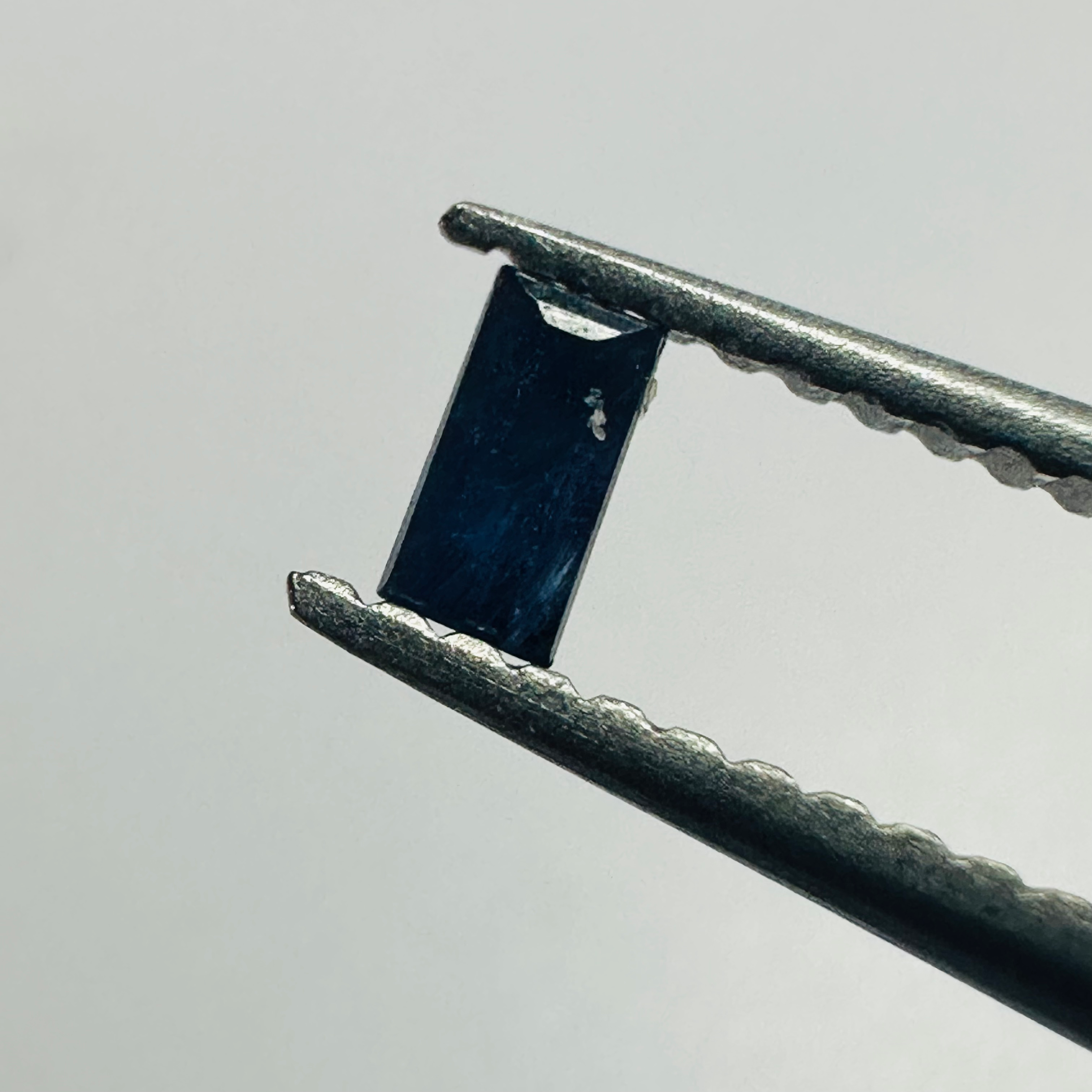 BLUE SAPPHIRE 4.1MMX2.1MM   0.65CTS image 2