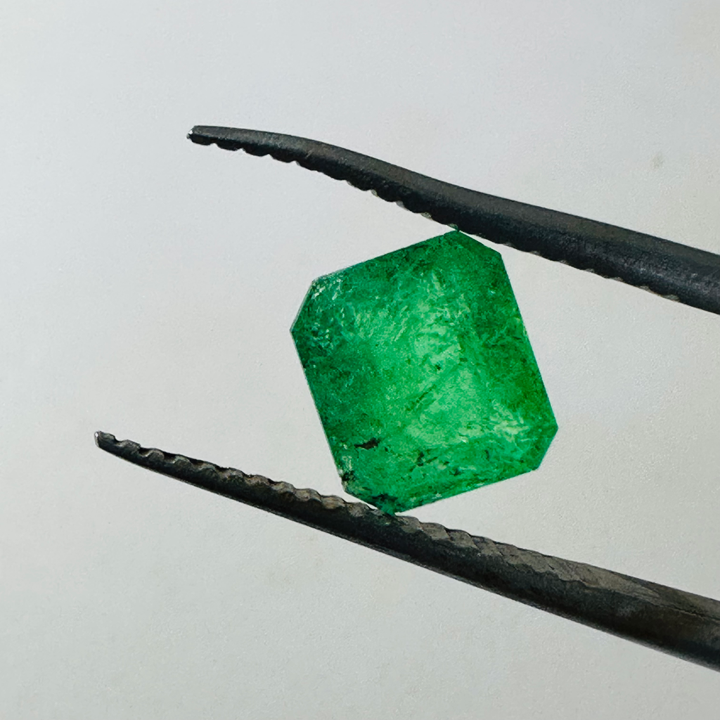 EMERALD EMERALD CUT 7.4MM X 6.5MM  1.57CTS image 4