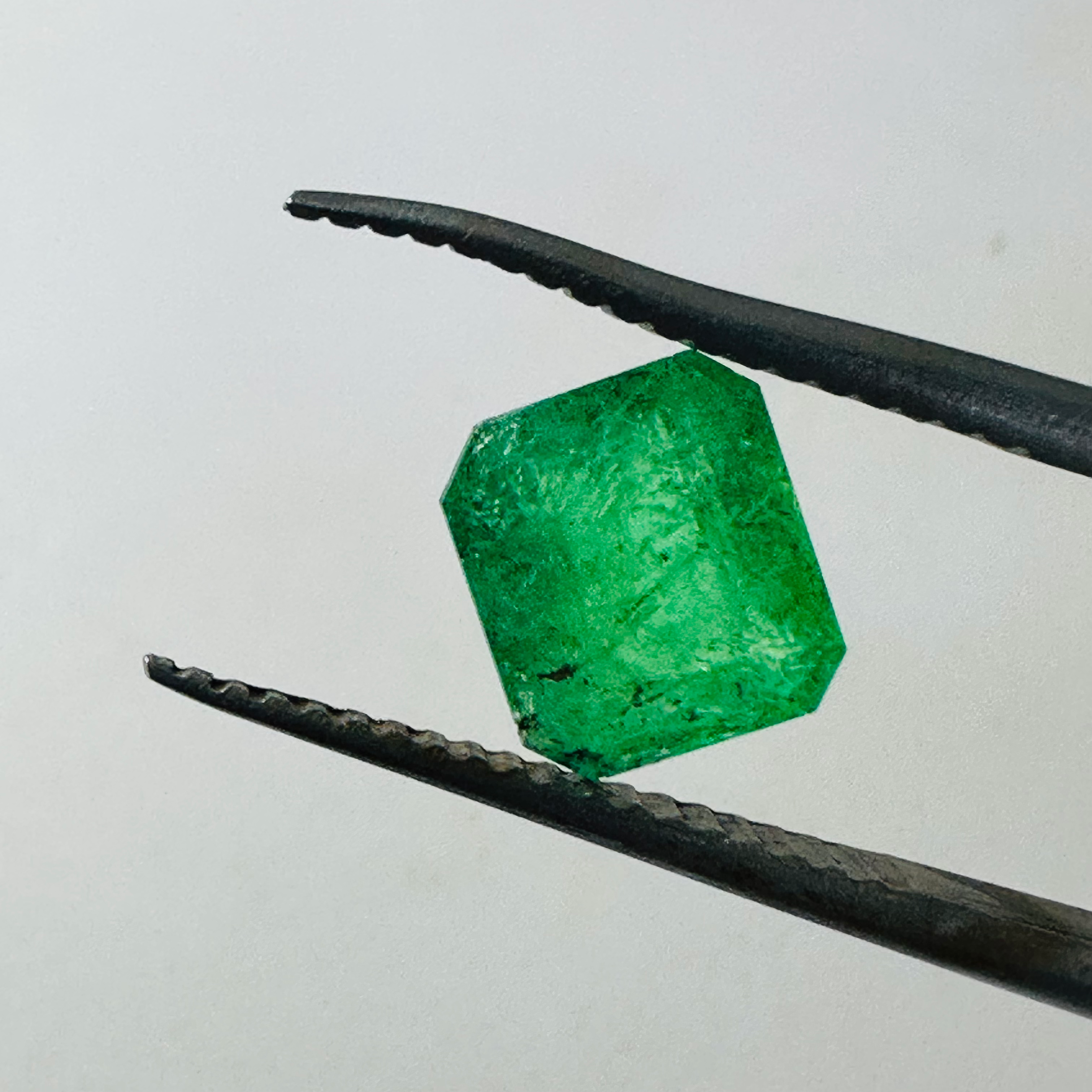 EMERALD EMERALD CUT 7.4MM X 6.5MM  1.57CTS image 4