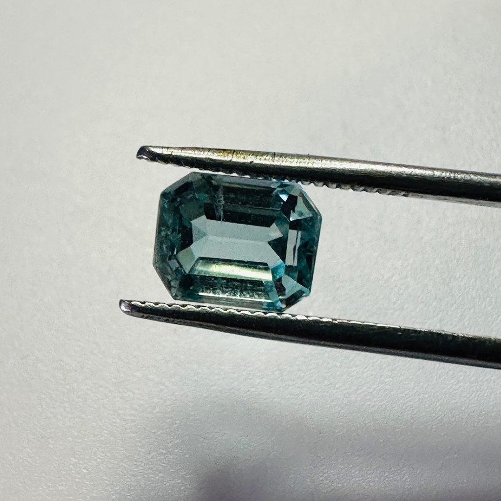 AQUAMARINE ANTIQUE CUT  8MMX6MM 1.92CTS image 2