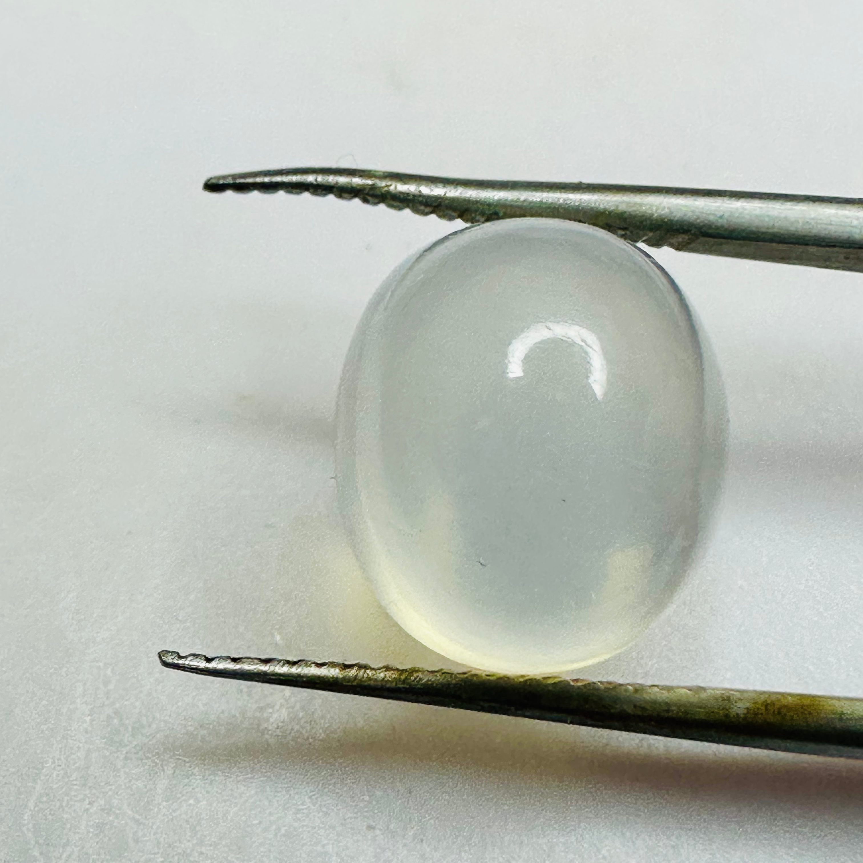 Moonstone  white moon oval 13.2mmx11mm  8.52cts image 0