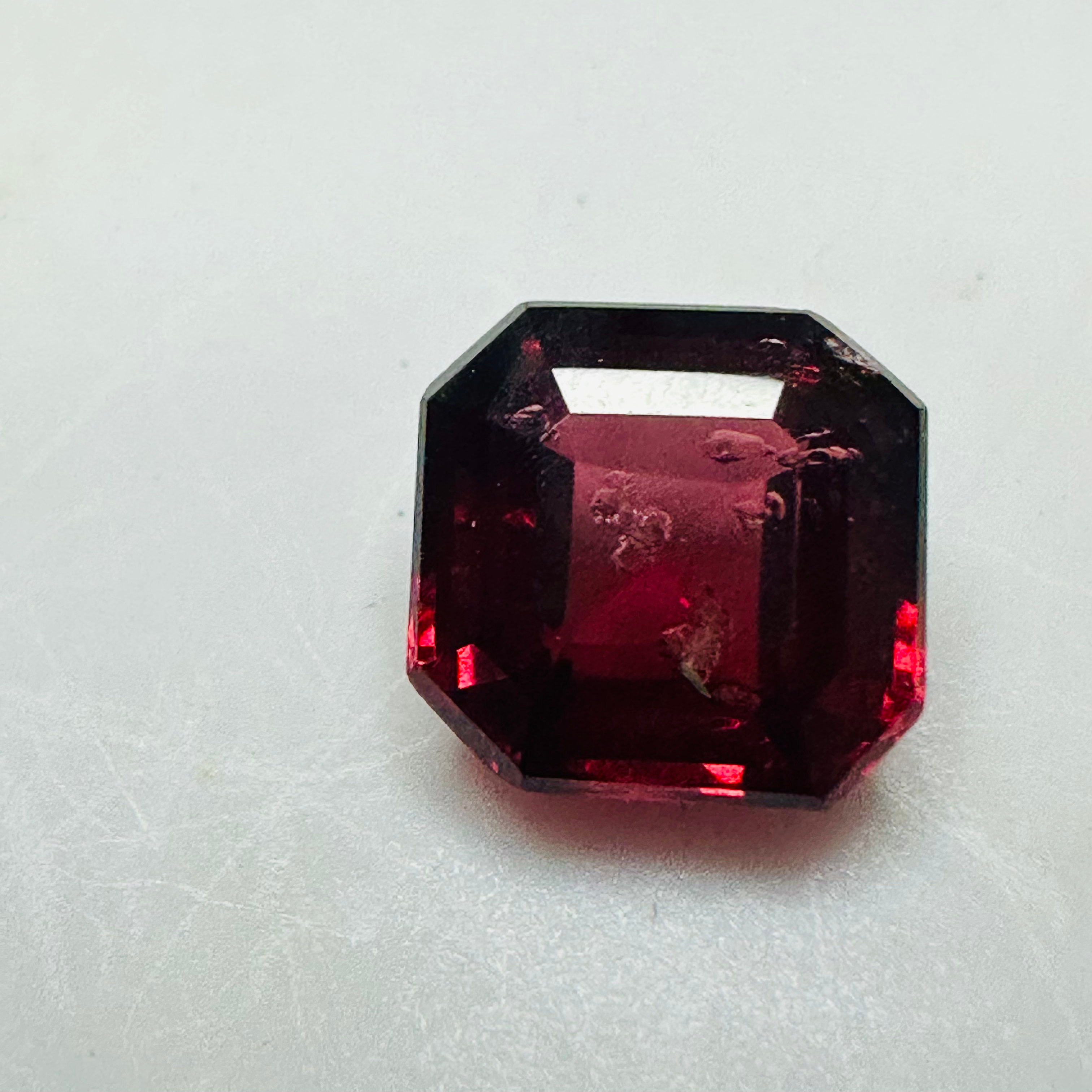 GARNET CUSHION. 7.8MMX7.1MM 2.80CTS image 3