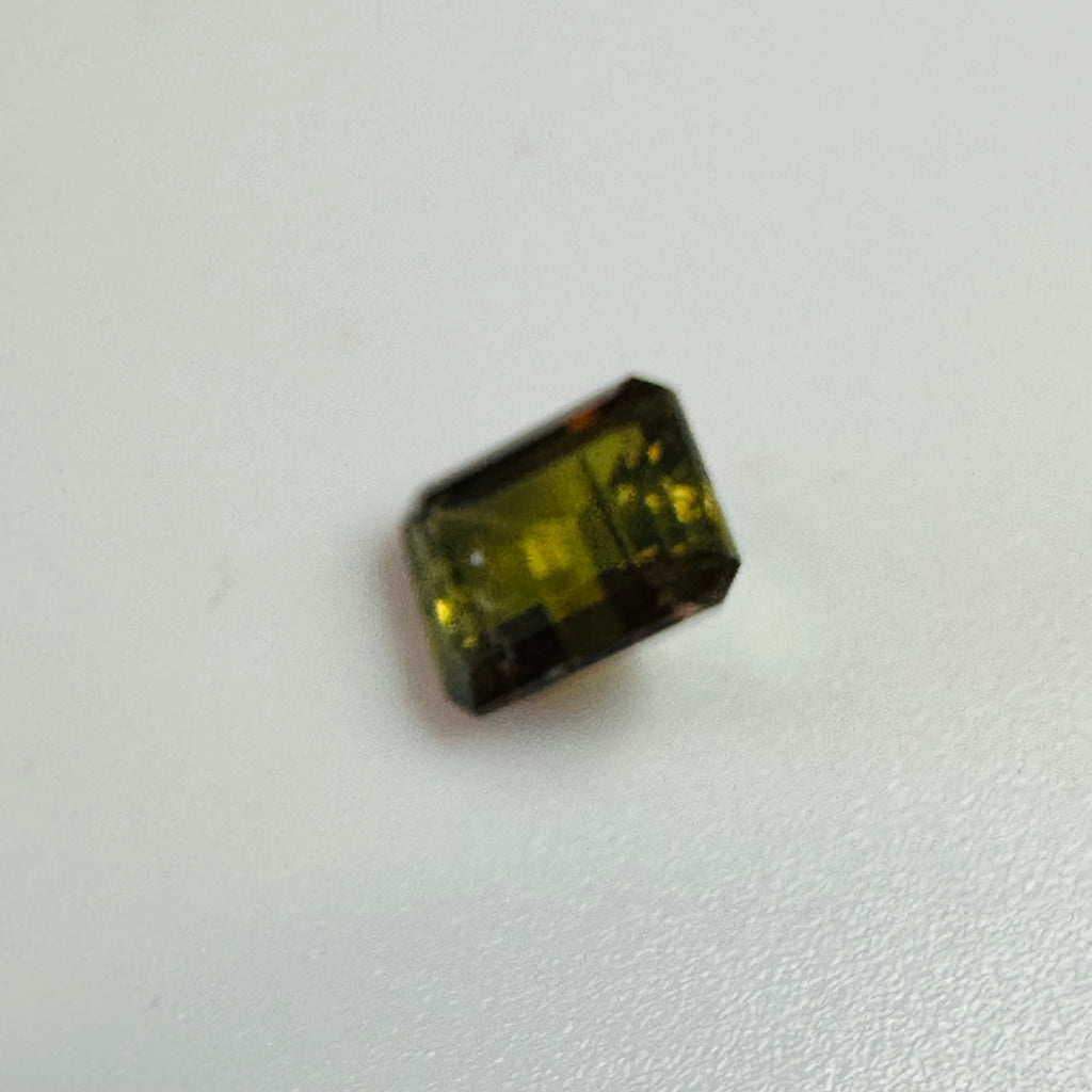 ANDALUSITE  TRAP CUT 7MMX5MM.  1.60CTS GREEN TO RED image 6