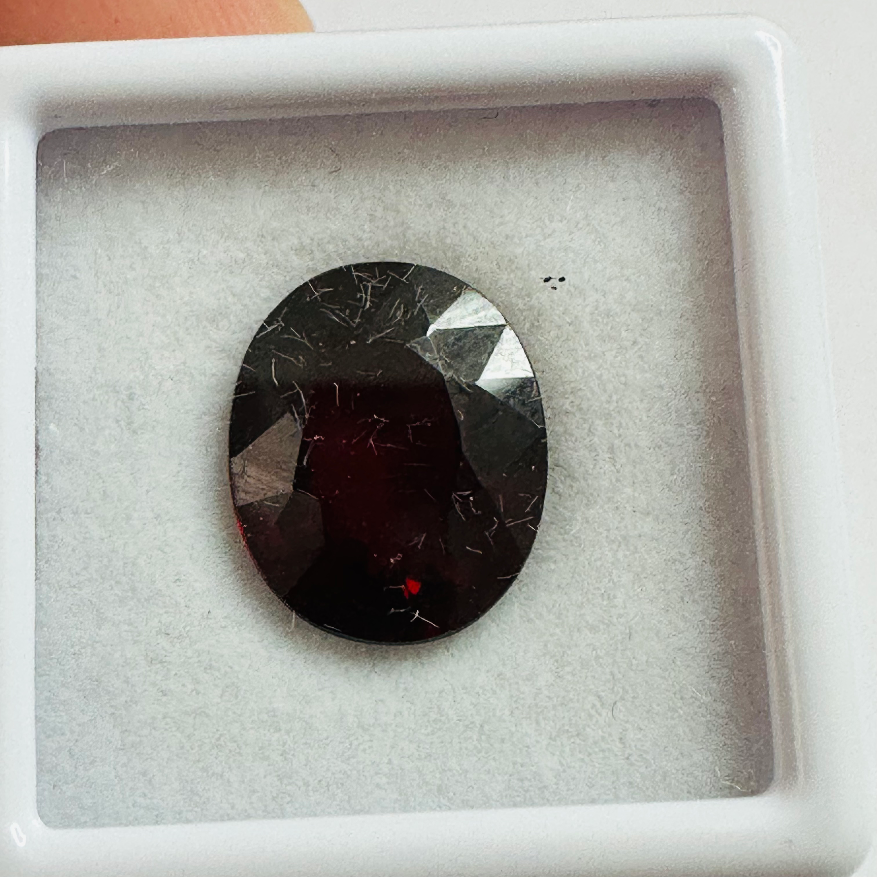 GARNET  OVAL 13.2MMX10.8MM  6.88CTS  DEEP RED image 6