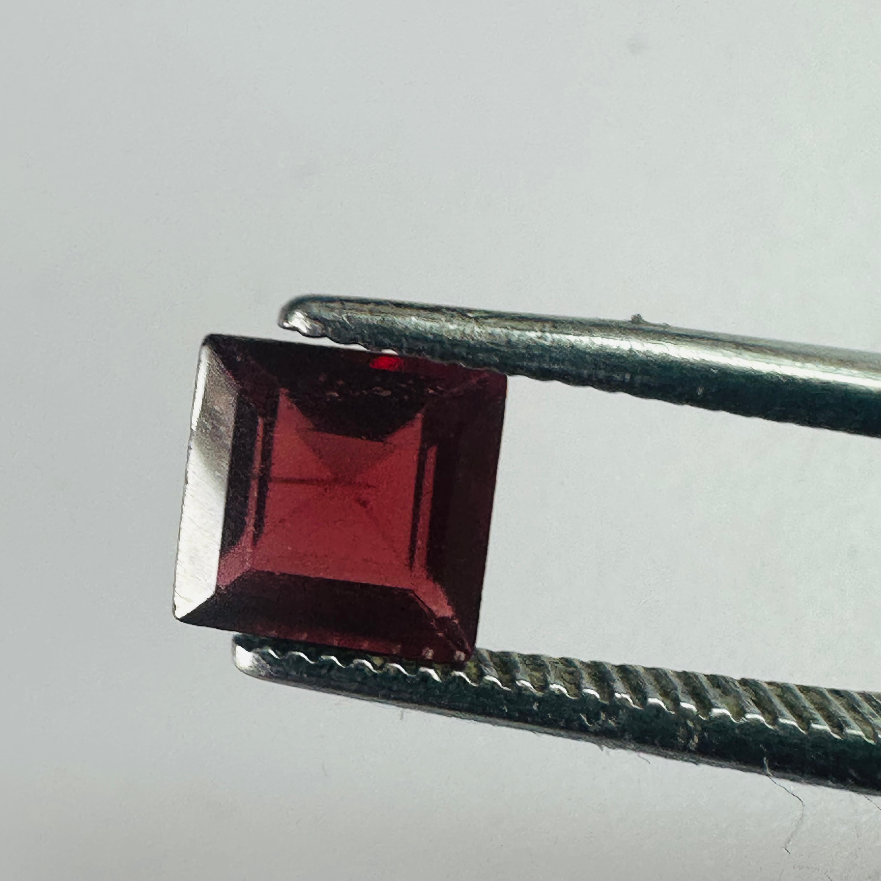 GARNET SQUARE 6MM   1.35CTS RED image 2