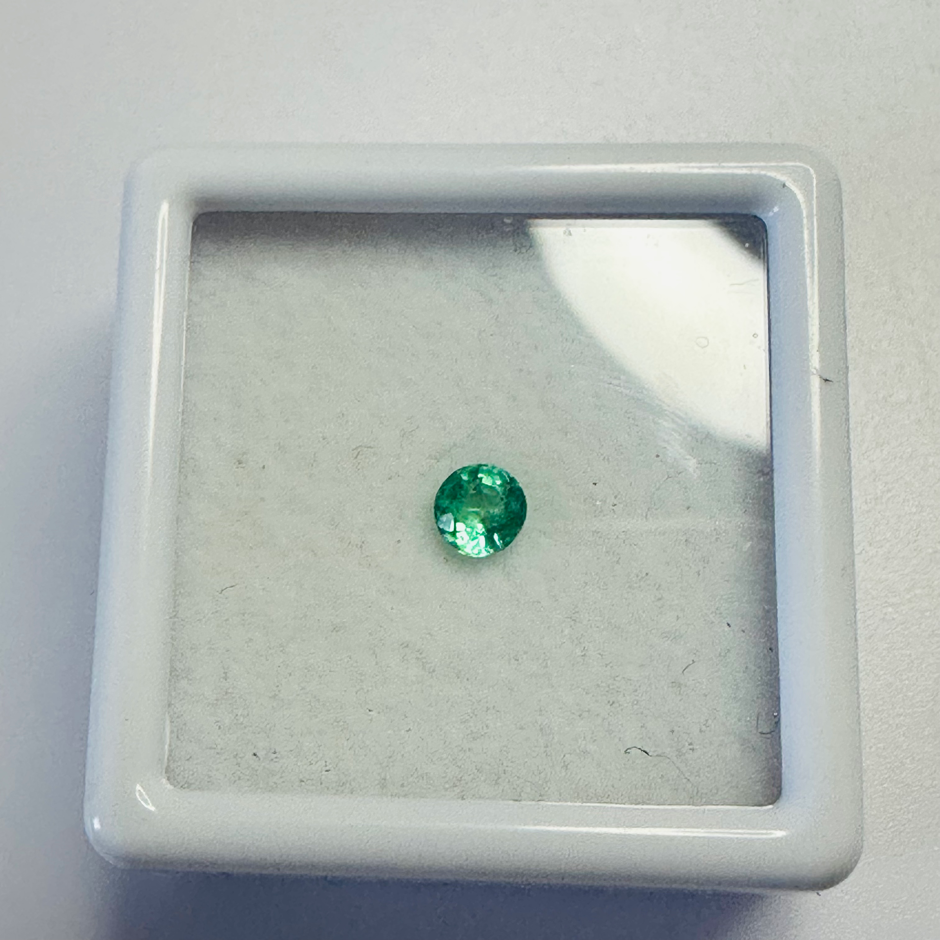 EMERAL ROUND 3.6MM   0.19CTS VERY NICE image 1