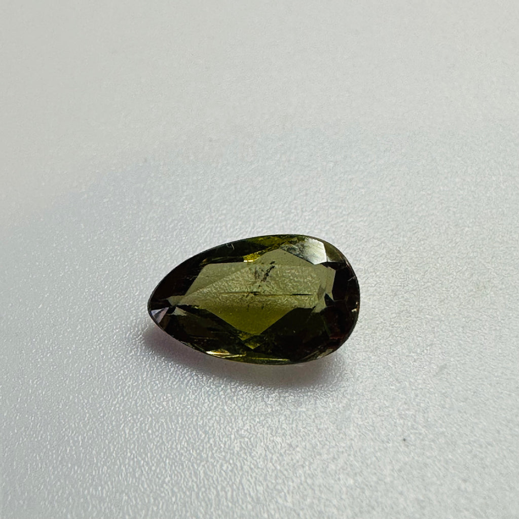 ANDALUSITE DROP  9MMX5MM.  1.24CTS GREEN TO RED image 4