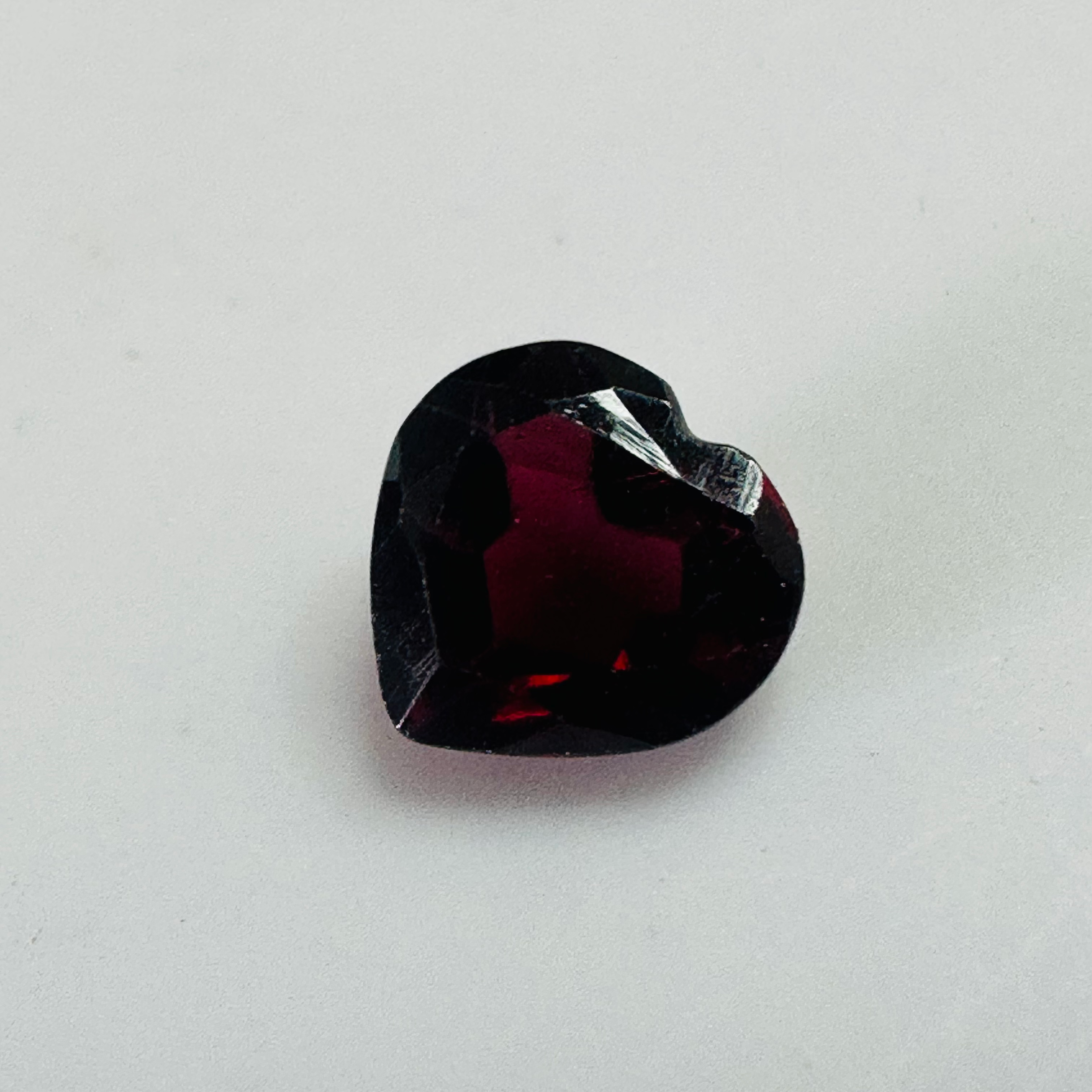 GARNET HEART CUT 8MMX7.8MM  2.07CTS  DEEP RED image 4