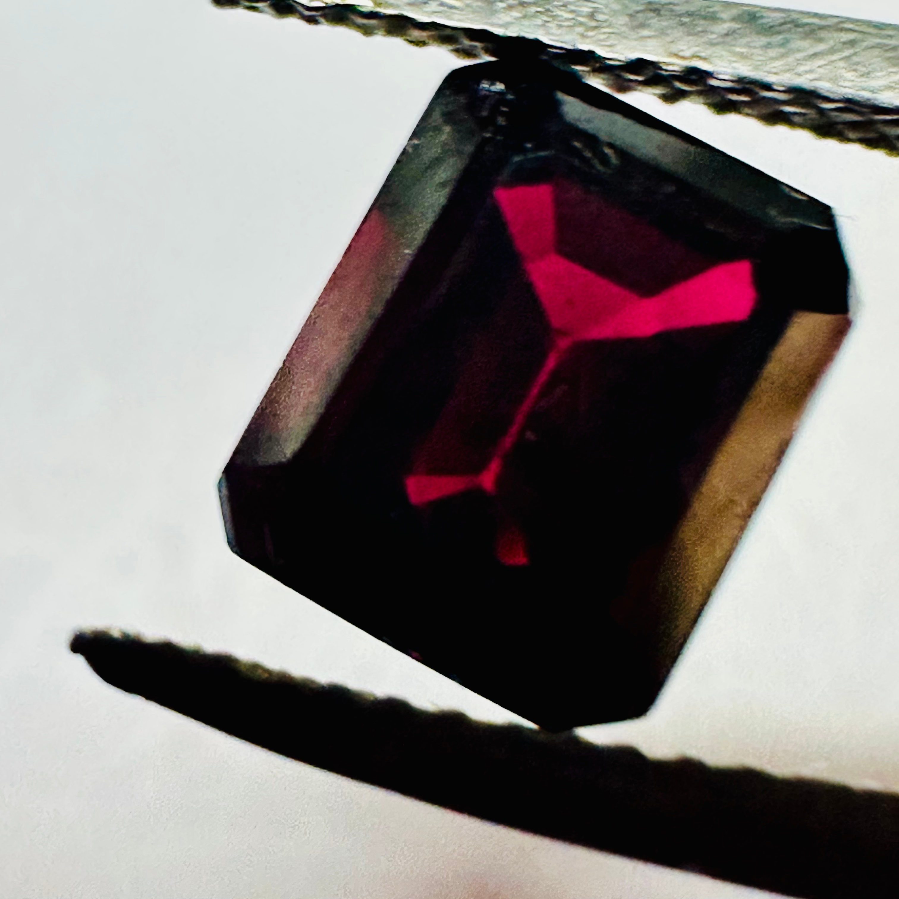 GARNET TRAP CUT   8MMX6MM 2.03CTS image 0