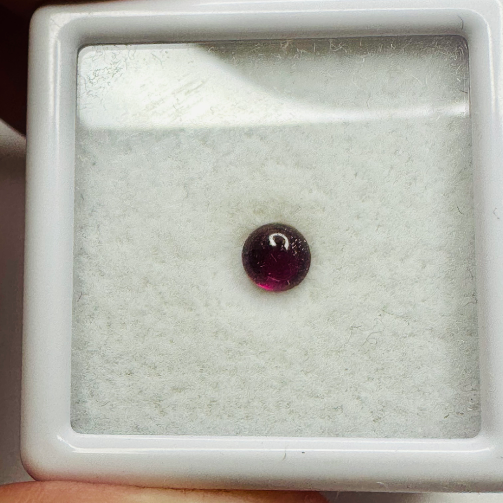GARNET ROUND CAB 4MM.  0.50CTS image 4