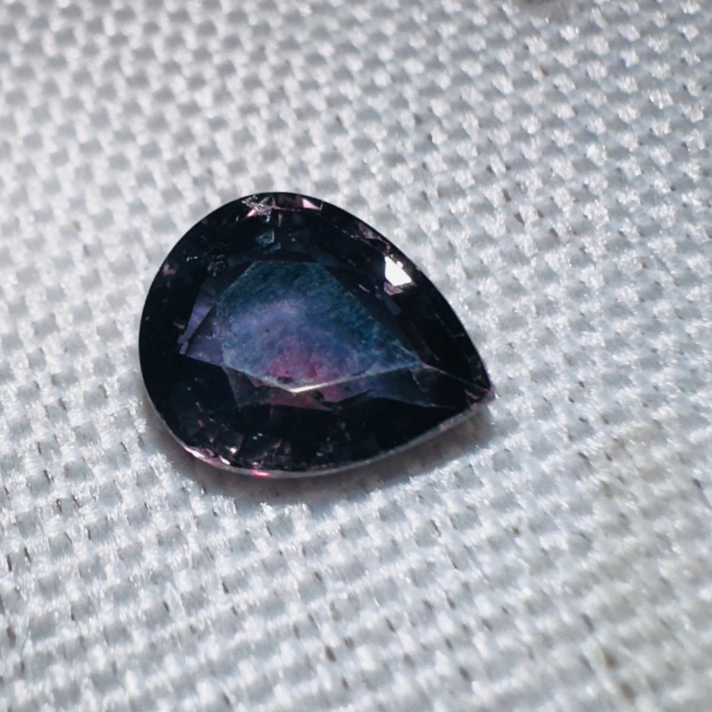 COLOUR CHANGE SAPPHIRE DROP 7.5MM X 6.3MM 01.32CT image 4