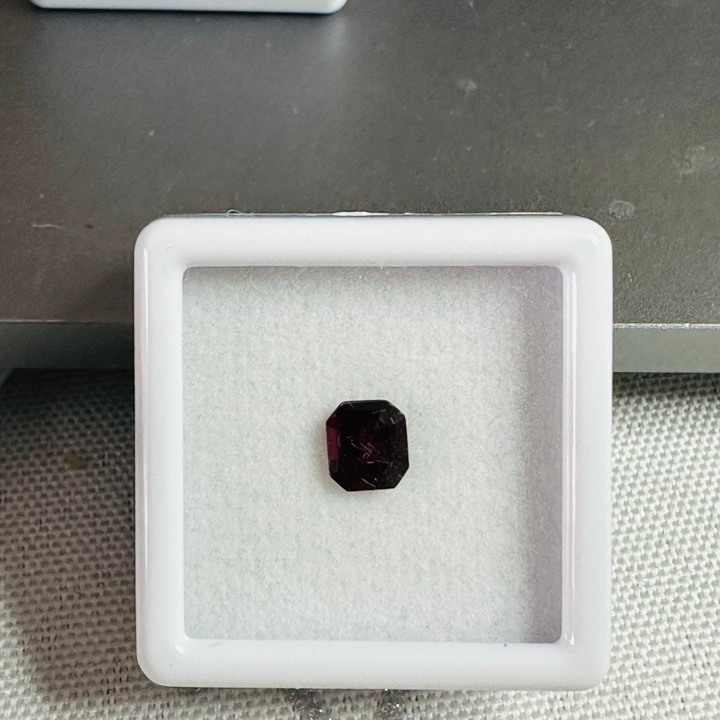 GARNET  RECTANGLE  5.5MMX 4.8MM 0.80CTS RED image 4