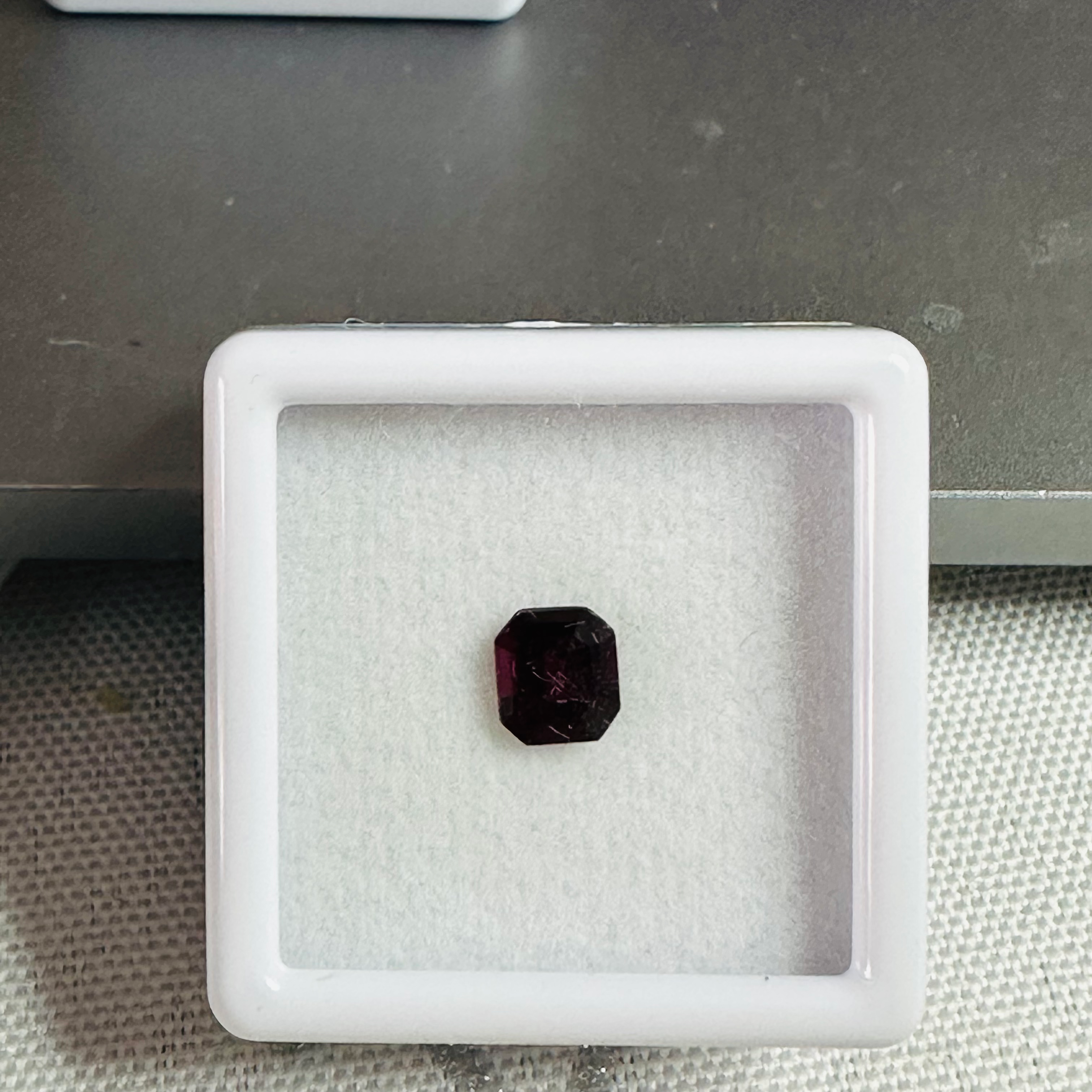 GARNET  RECTANGLE  5.5MMX 4.8MM 0.80CTS RED image 4