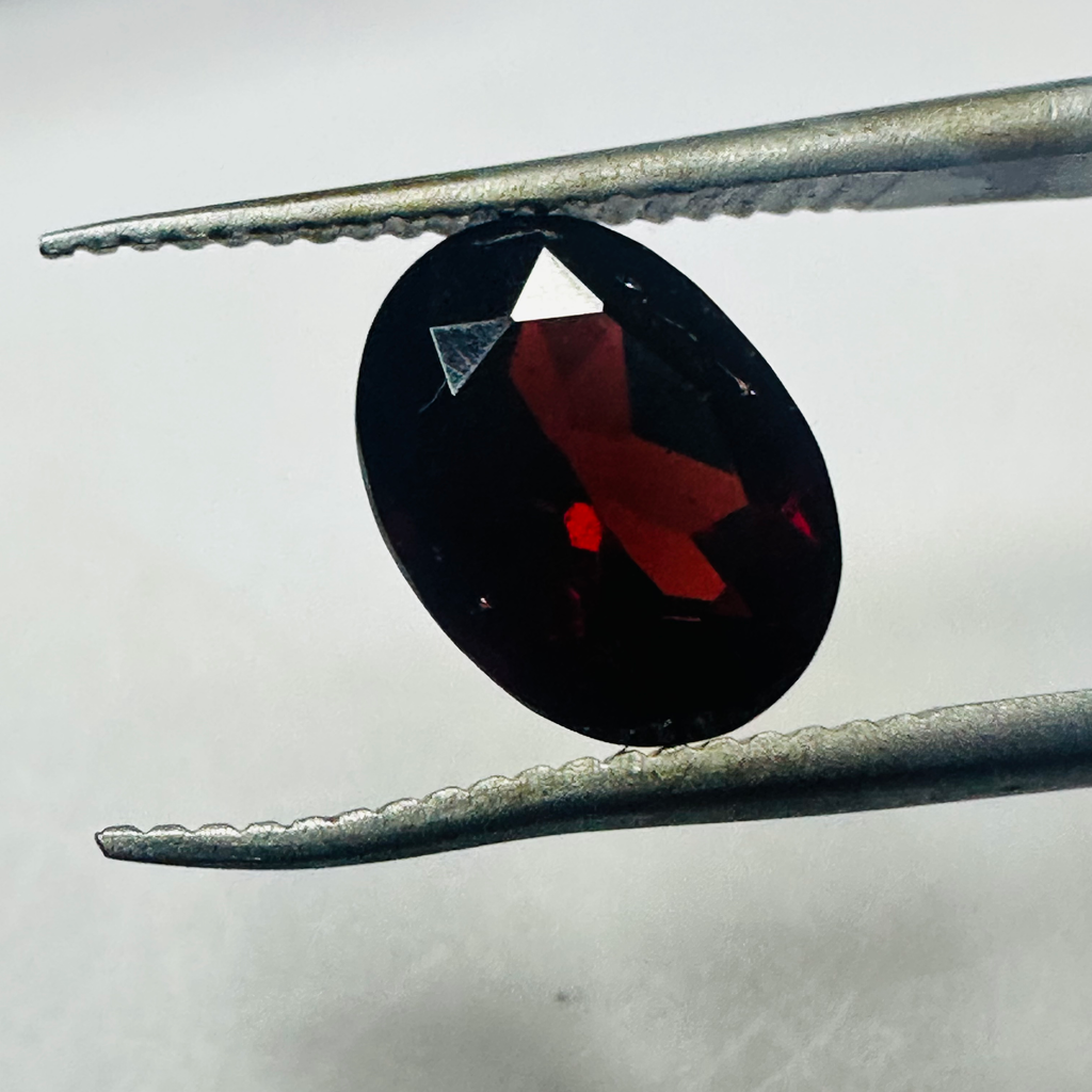 GARNET OVAL 10MMX7.5MM   2.72CTS image 0