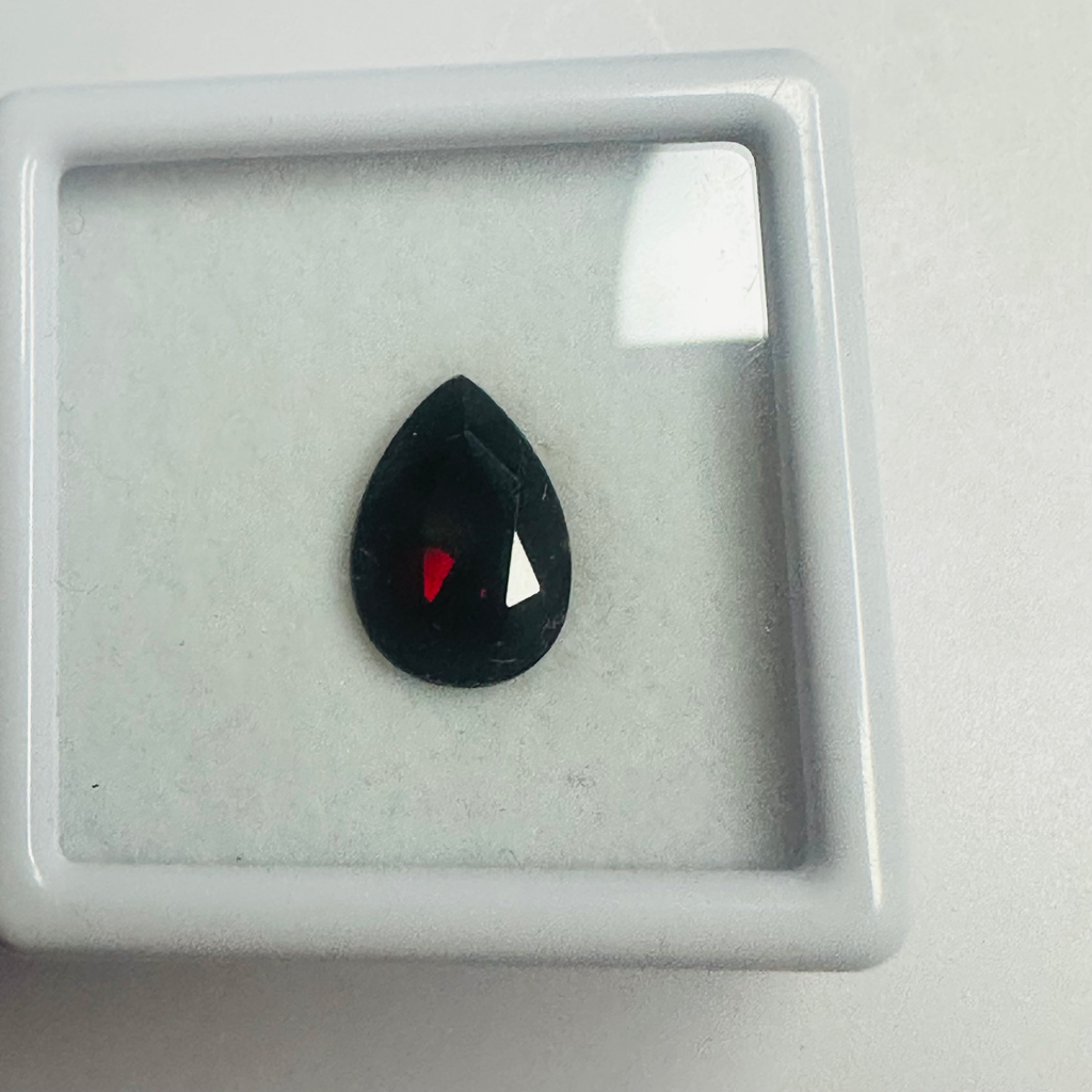 GARNET  PEAR 10.2MMX7.2MM  2.09CTS  DEEP RED image 2