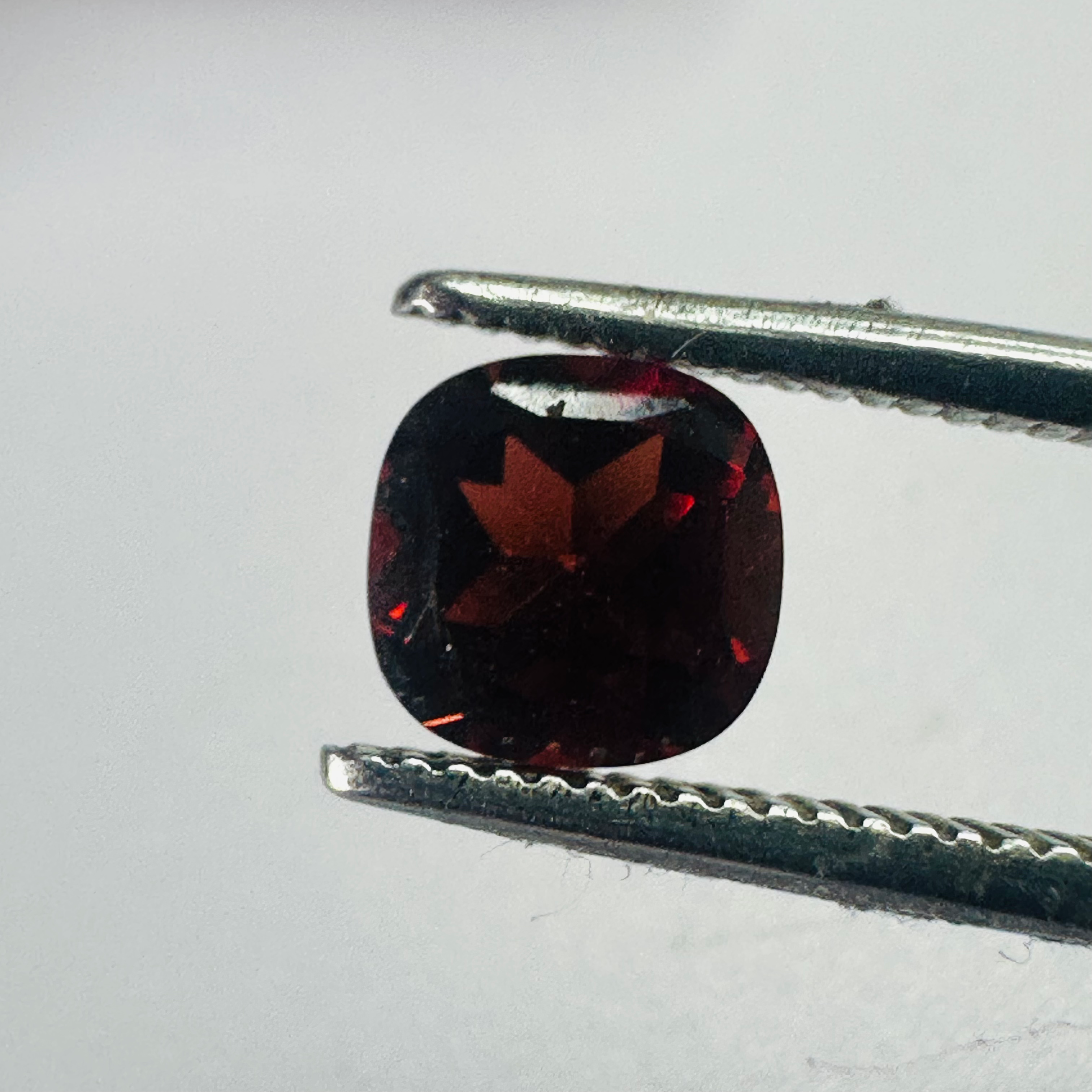 GARNET SQUARE.  6MMX6MM 1.13CTS image 2
