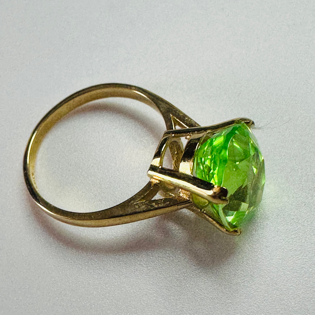 Hand cut Synthetic Sapphire VIVID GREEN 9ct yellow gold ring size N image 3