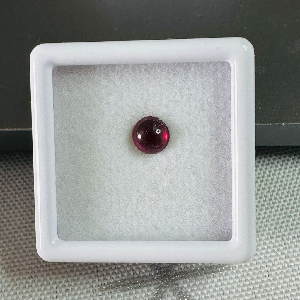 GARNET  ROUND 5MM  0.65CTS  RED CABOCHEON image 1