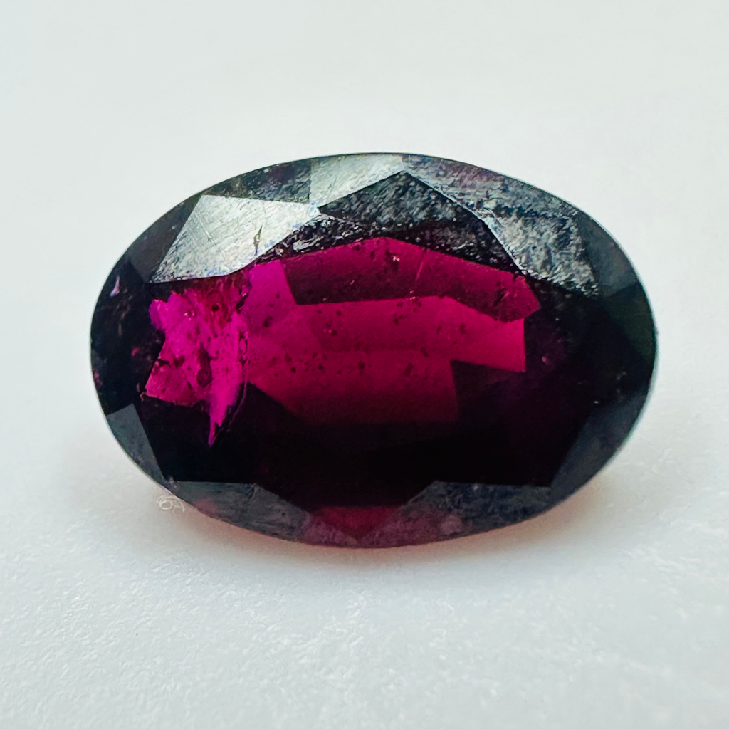 GARNET OVAL 10.8MMX7.5MM 3.33CTS image 0