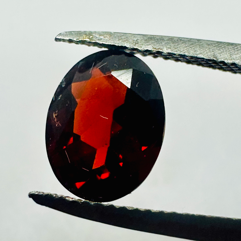 GARNET OVAL 9MMx7MM   1.80CTS image 0