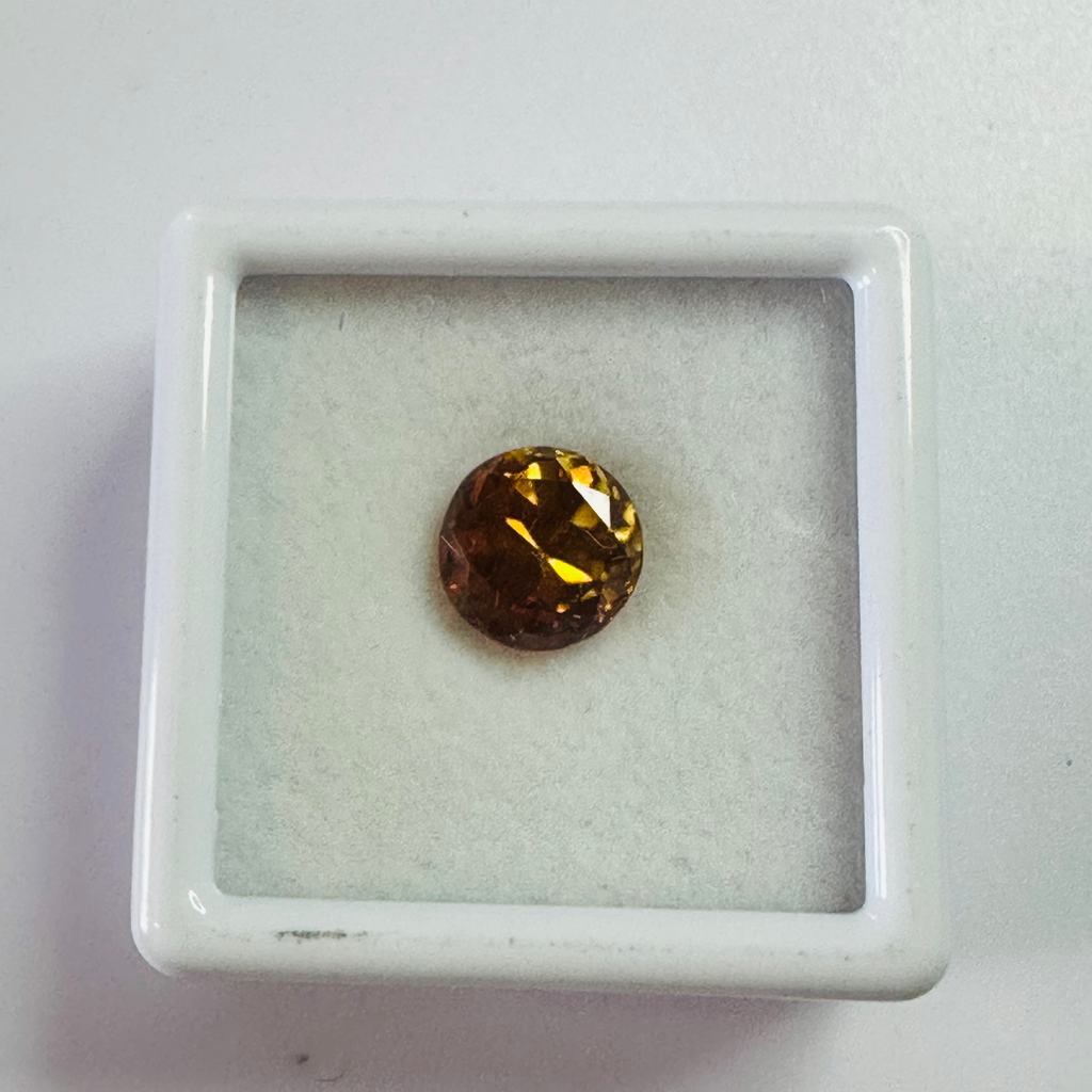 ZIRCON GOLDEN ROUND 7.7MM  3.23CTS image 4