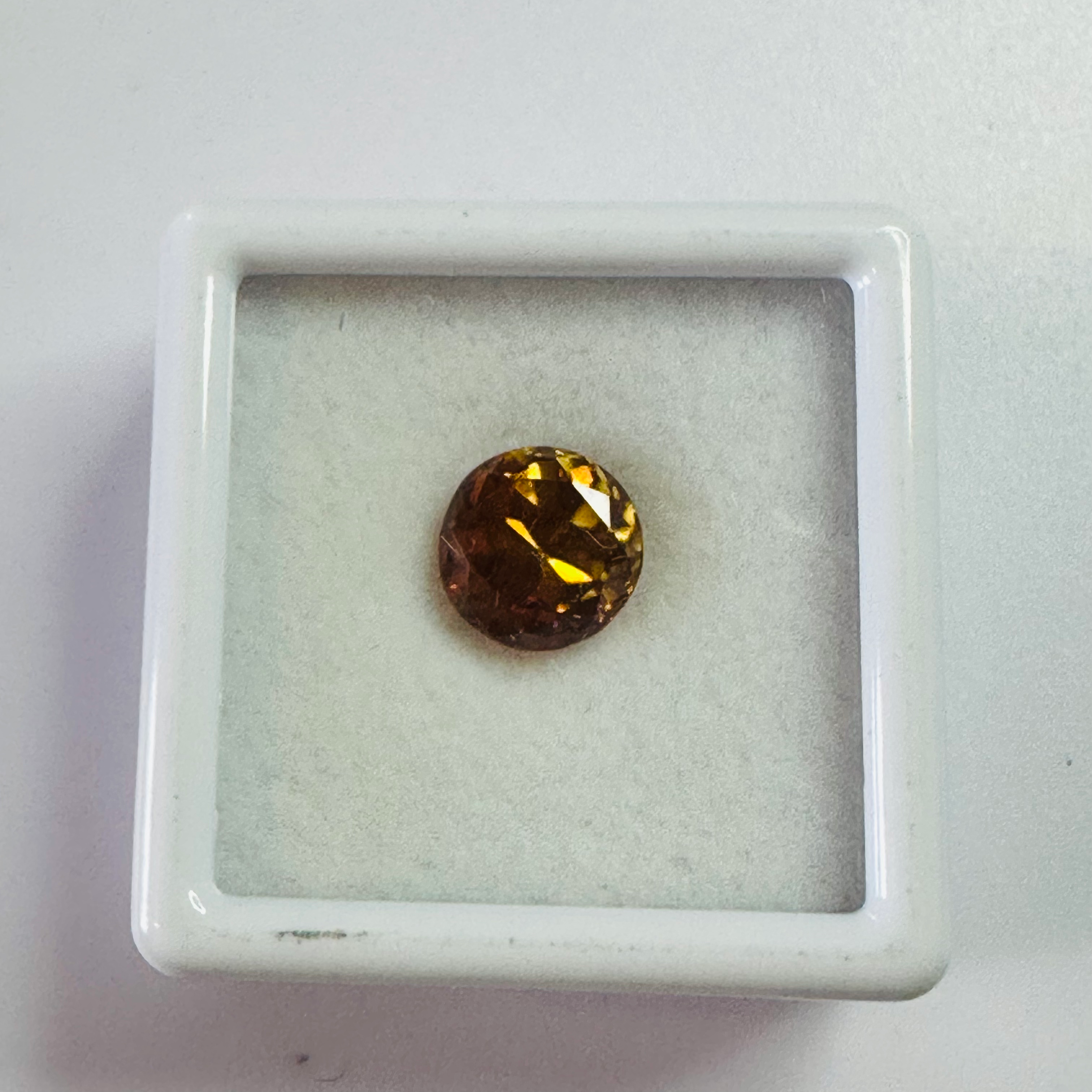 ZIRCON GOLDEN ROUND 7.7MM  3.23CTS image 4