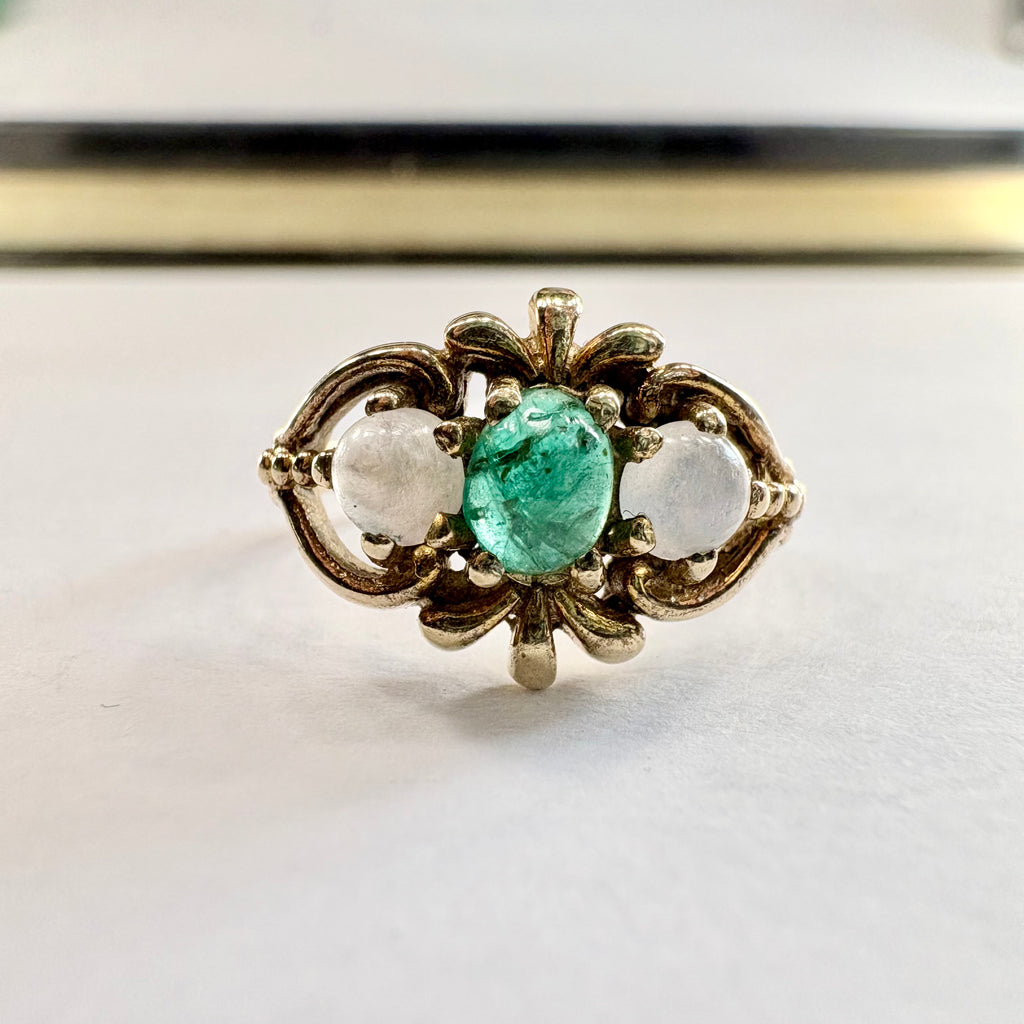 9ct  Vintage yellow gold emerald and moonstone Ring L1/2 image 0
