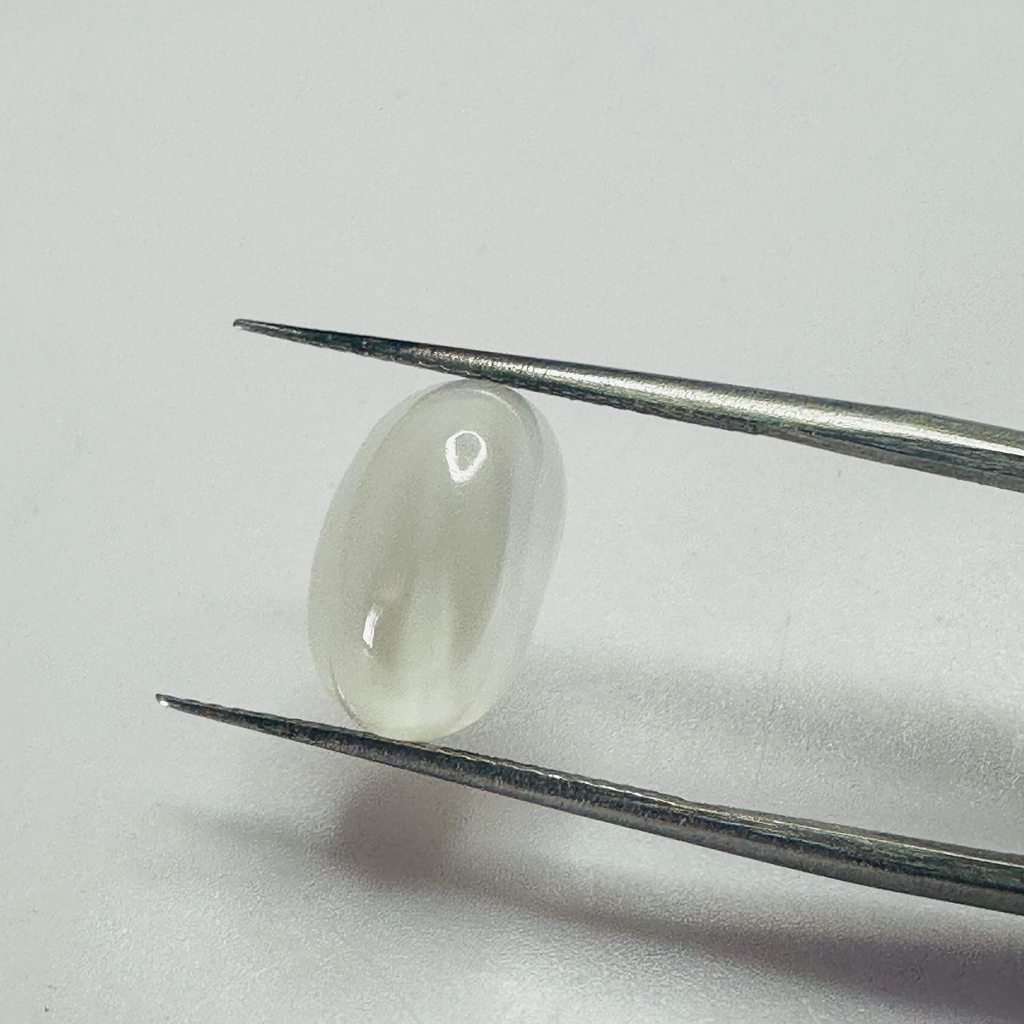 Moonstone  white moon oval 12.4mmx8mm  4.16cts image 2