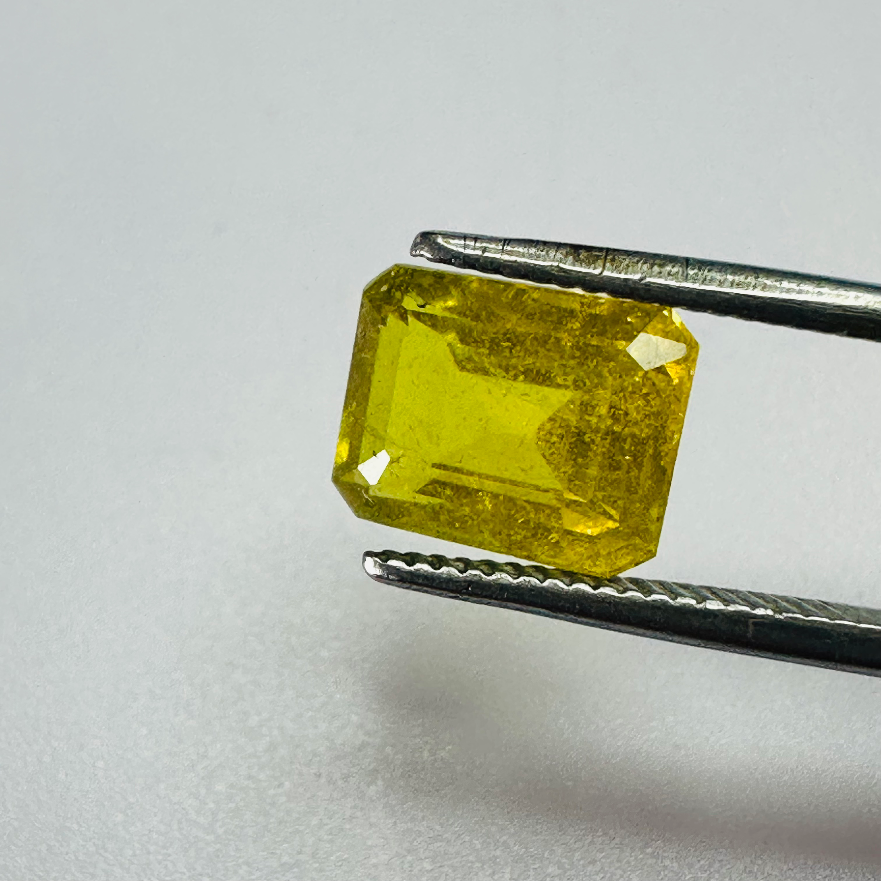 TOURMALINE YELLOW  9.1MMx7MM  2.63CTS image 2