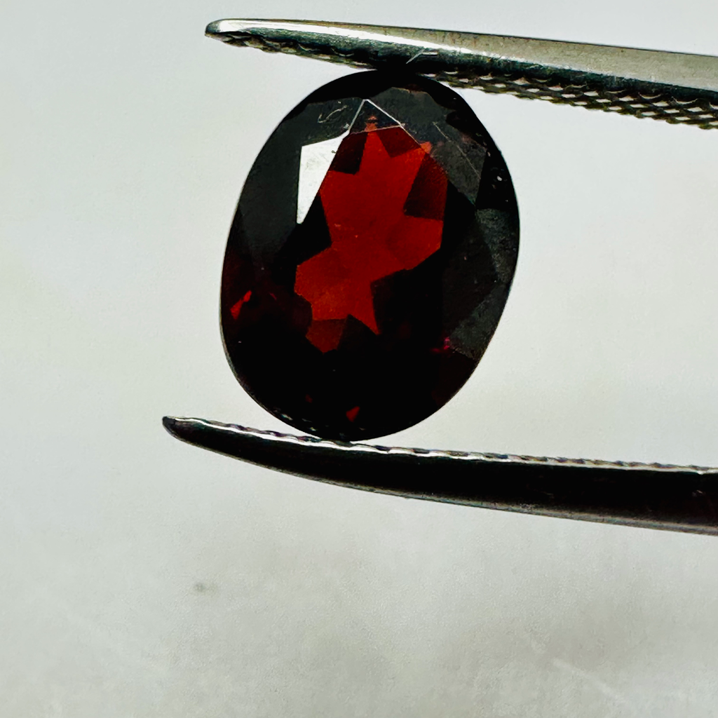 GARNET OVAL 9MM6.8MM   1.80CTS image 1