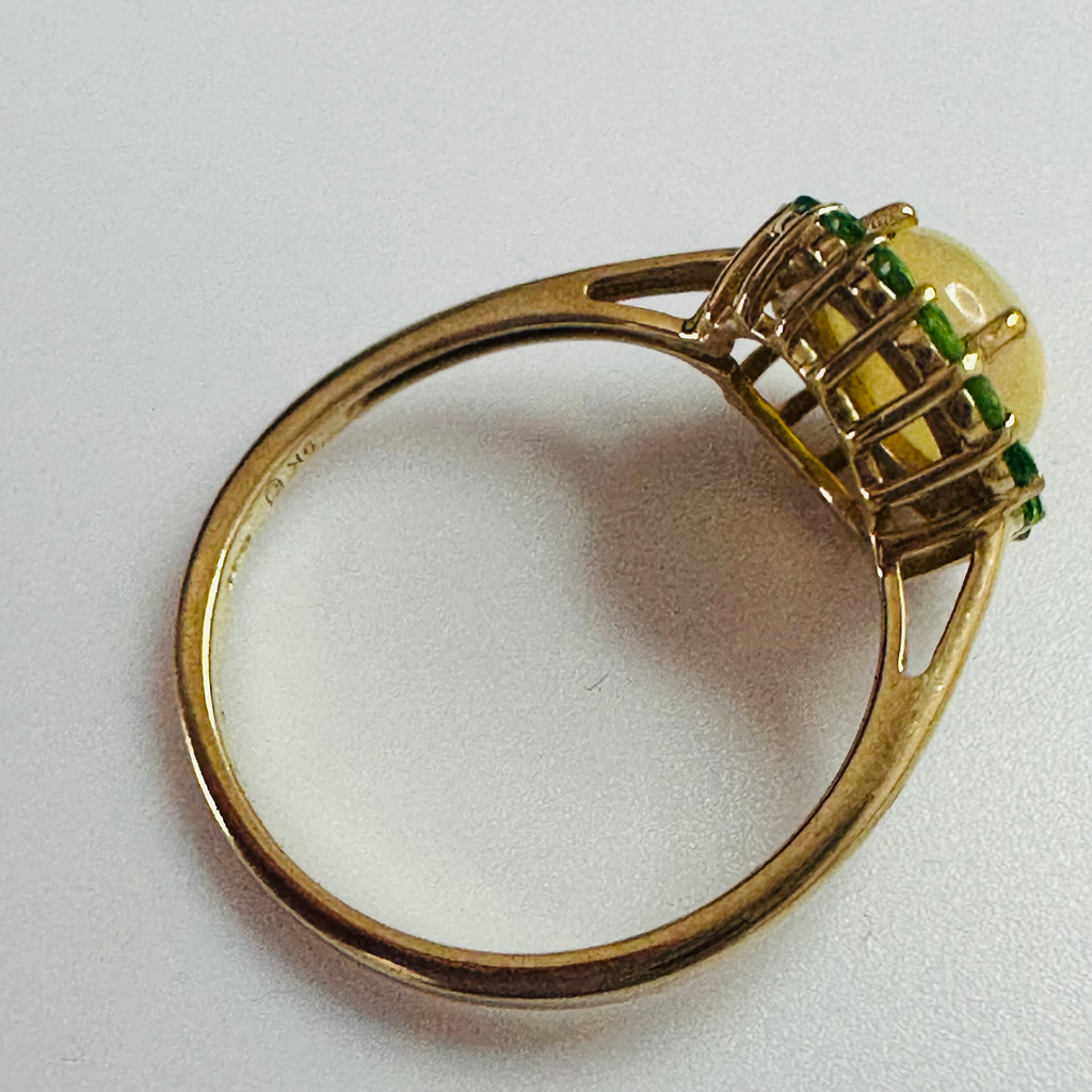 9CT FIRE OPAL AND GREEN GARNET RING SIZE R1/2 image 8