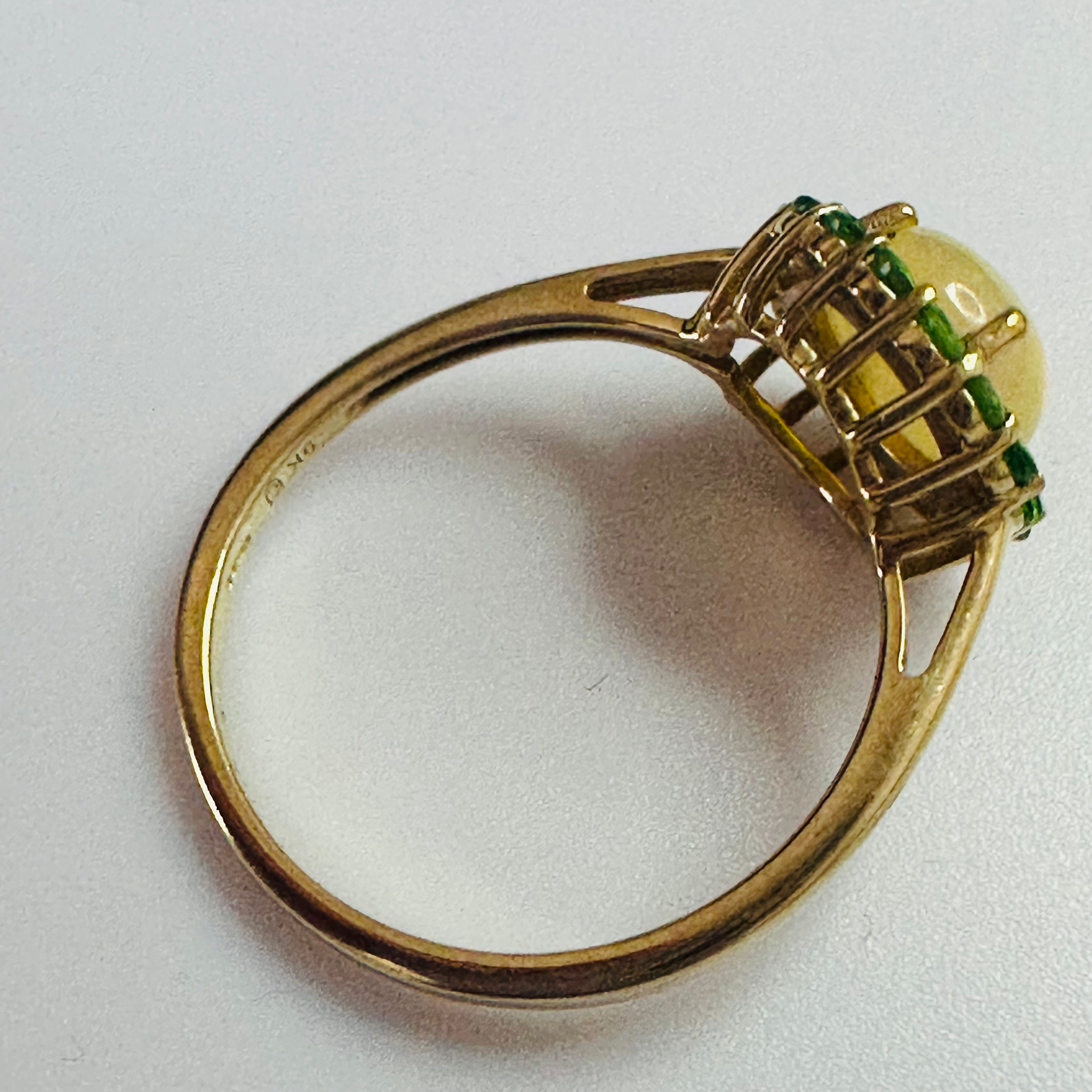 9CT FIRE OPAL AND GREEN GARNET RING SIZE R1/2 image 8