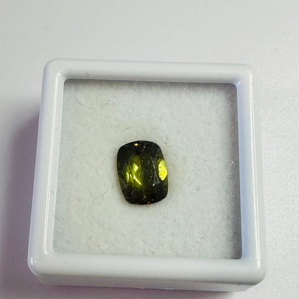 ANDALUSITE  TRAP CUT 8.5MMX6.5MM.  1.47CTS GREEN TO RED image 3