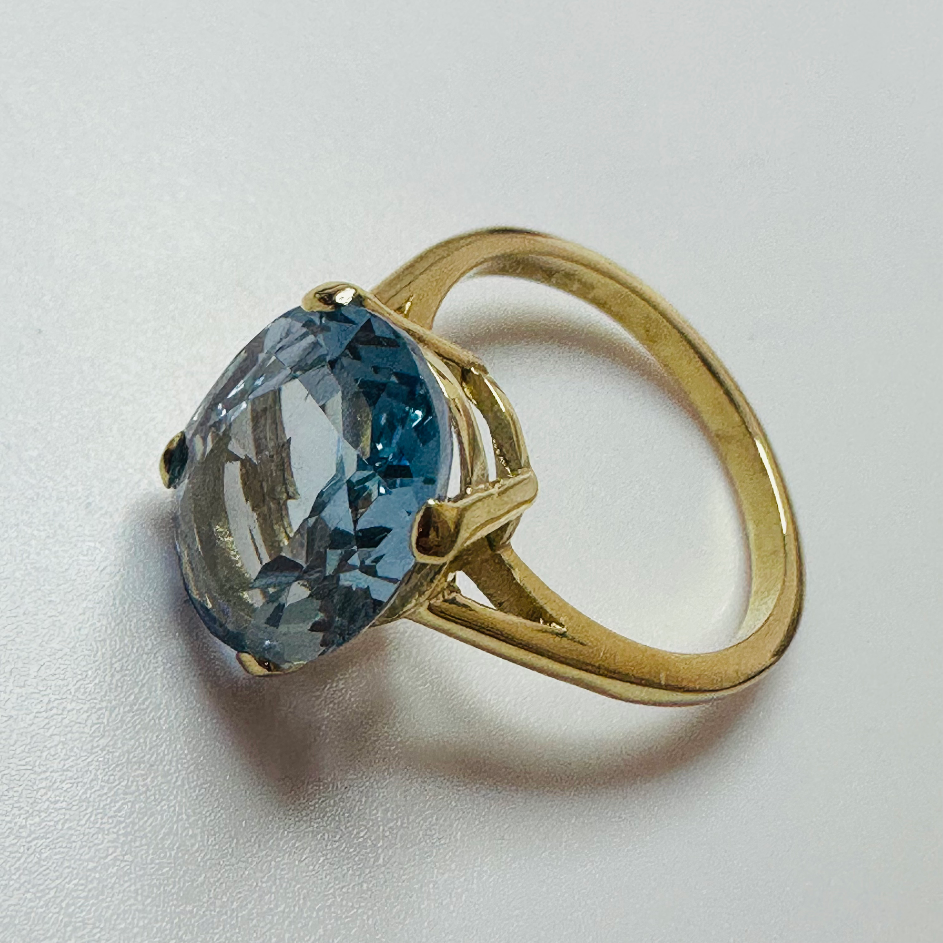 Hand cut Synthetic Sapphire Pastel Blue Yellow 9ct yellow gold ring size N image 4