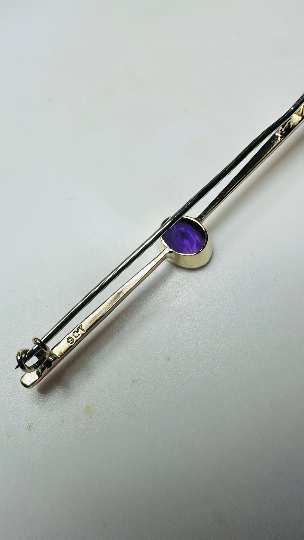 9ct yellow gold and Amethyst brooch 55 mm mill grain setting image 5