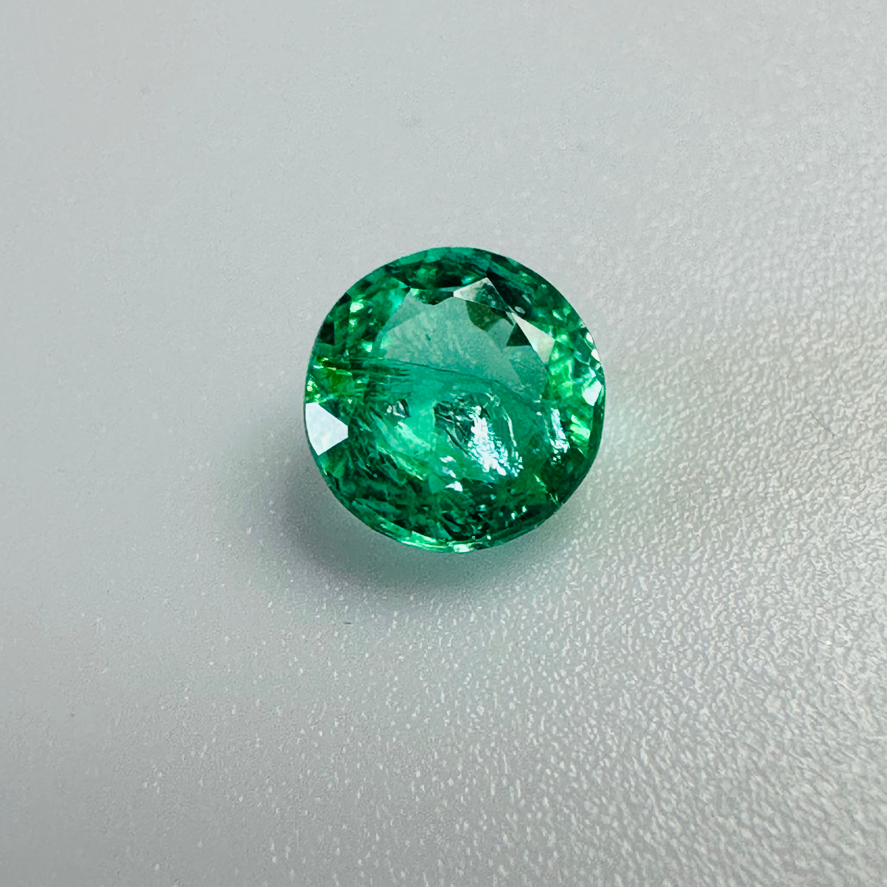EMERALD ROUND 5MM  0.50CTS image 1