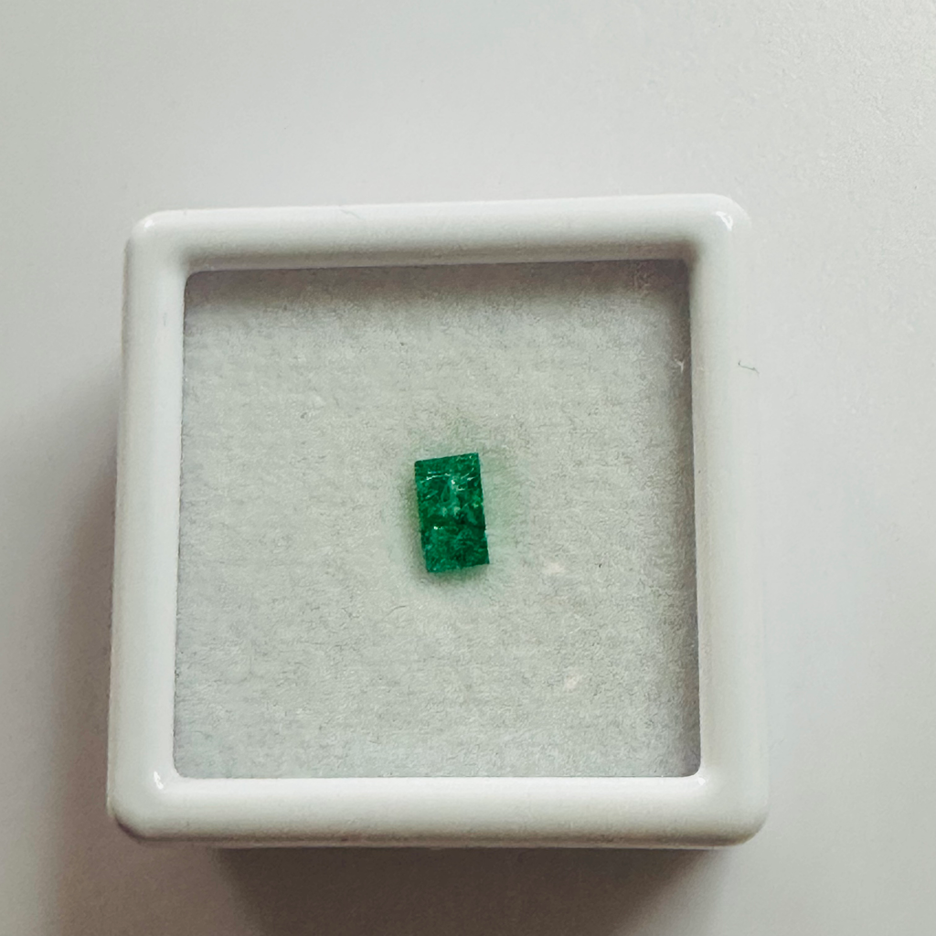 EMERALD BAGETTE 5MM X 3MM 0.41CTS image 2