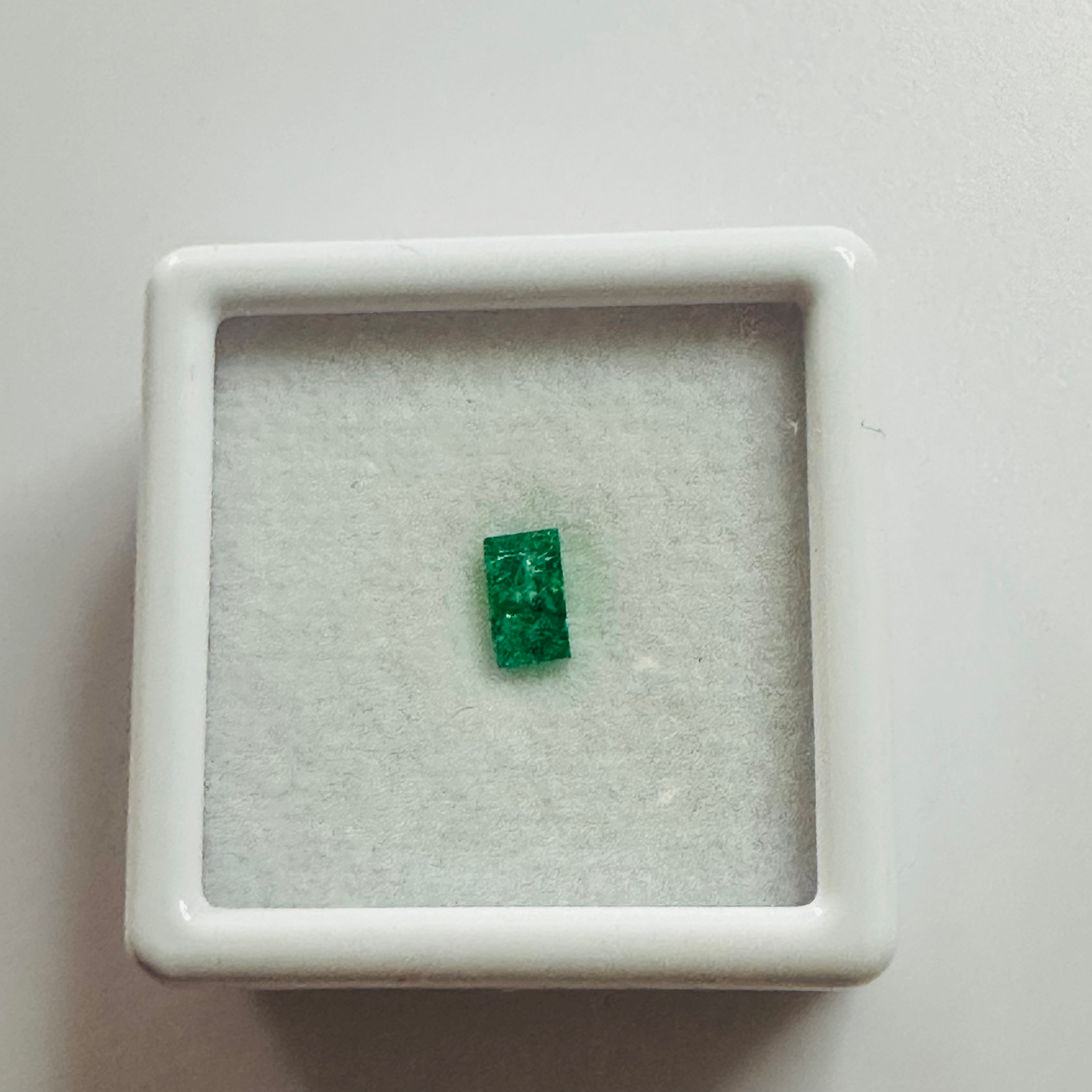 EMERALD BAGETTE 5MM X 3MM 0.41CTS image 2