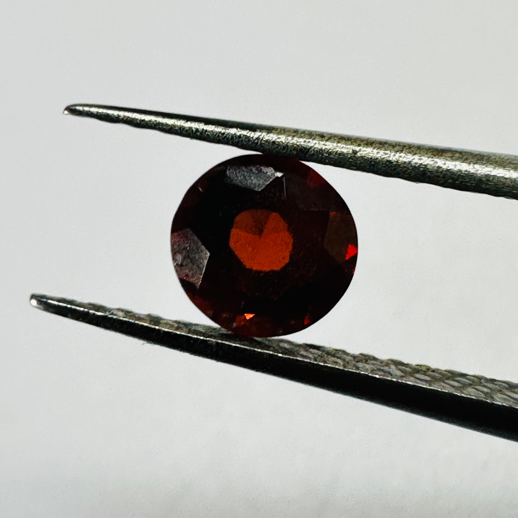 GARNET  ROUND 4.9MM  0.56CTS  RED image 5