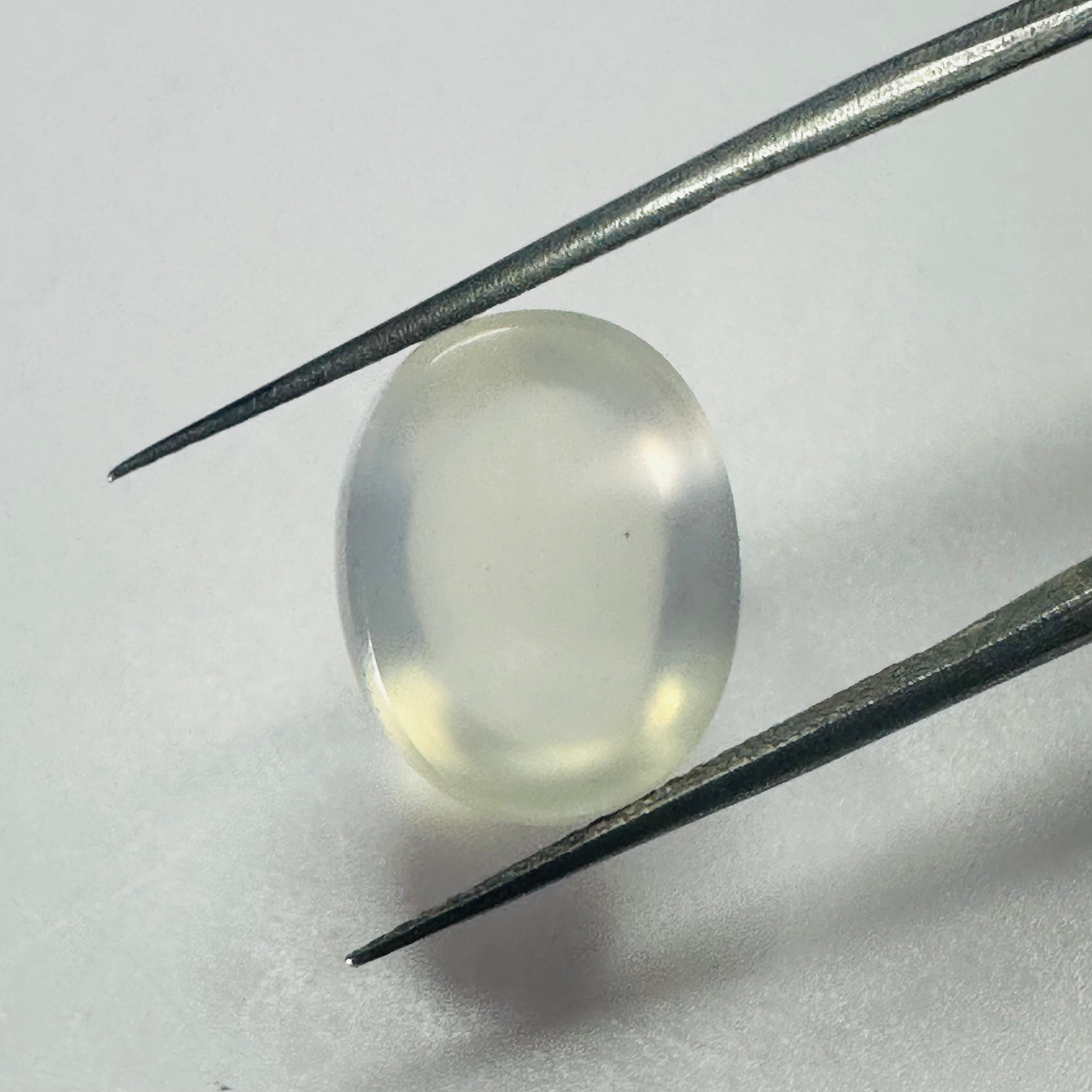 Moonstone  white moon oval 13.8mmx11.2mm  9.51cts image 3