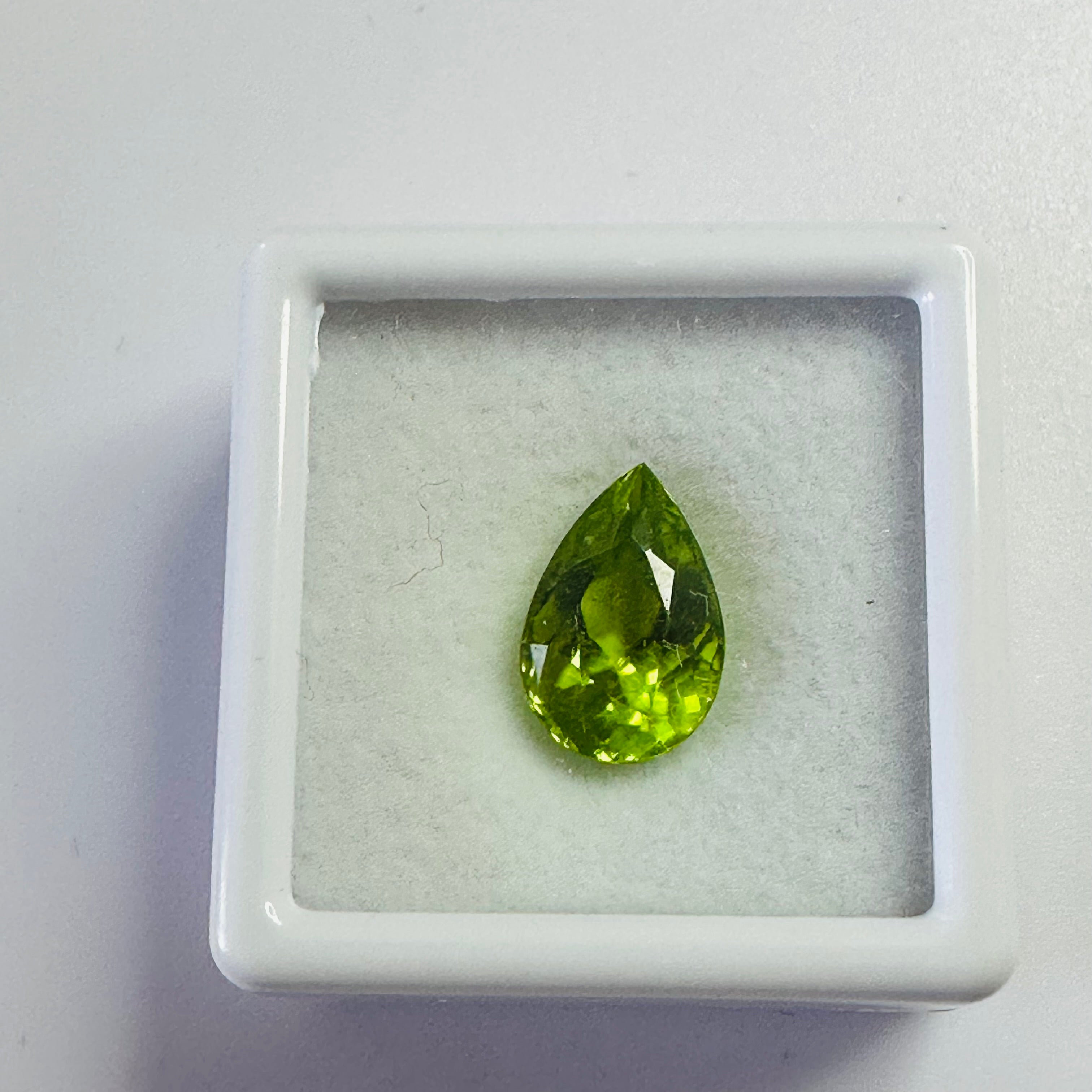 PERIDOT  DROP 11.3MMX7.4MM  3.40CTS image 2
