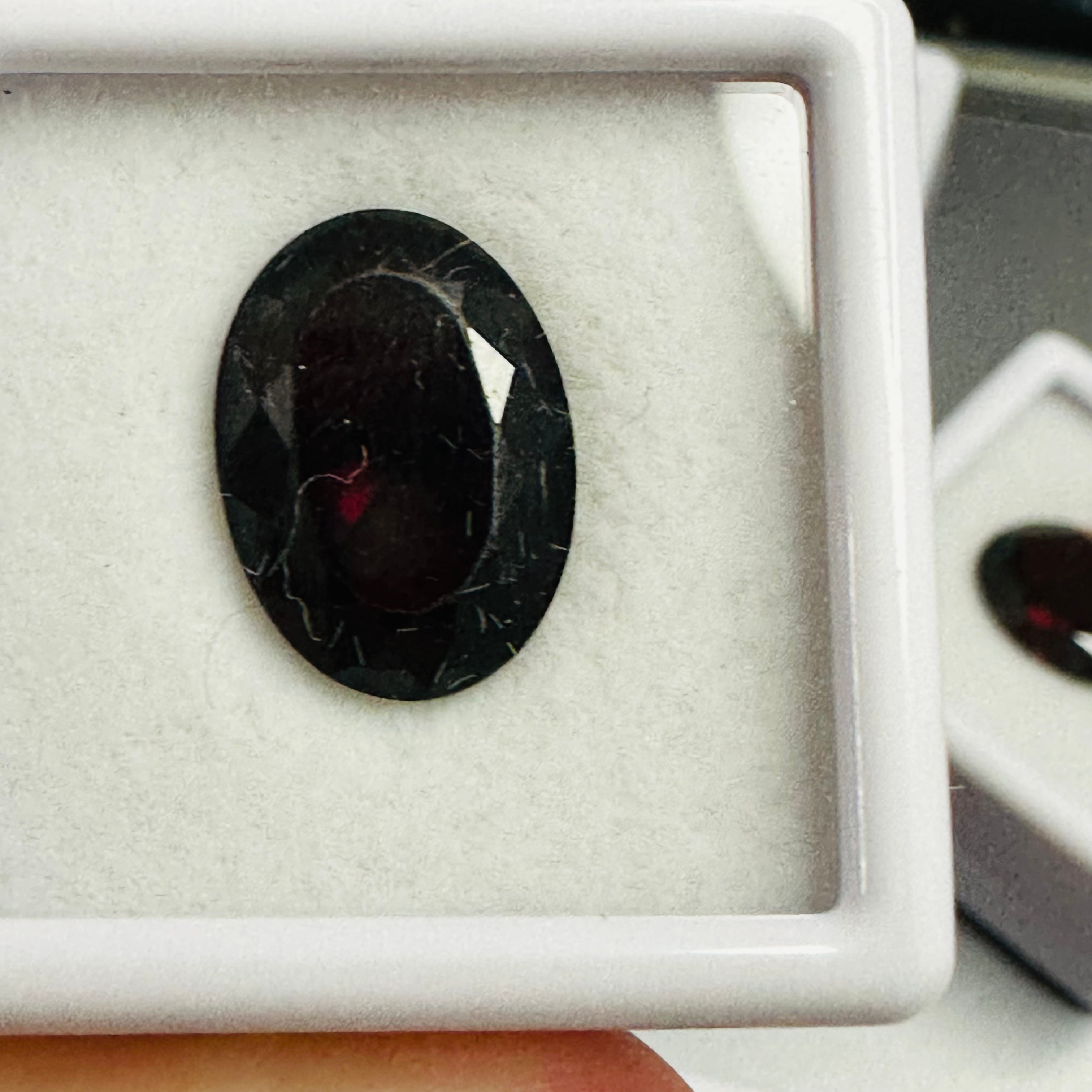 GARNET  OVAL 14MMX10MM  6.19CTSv DEEP RED image 4