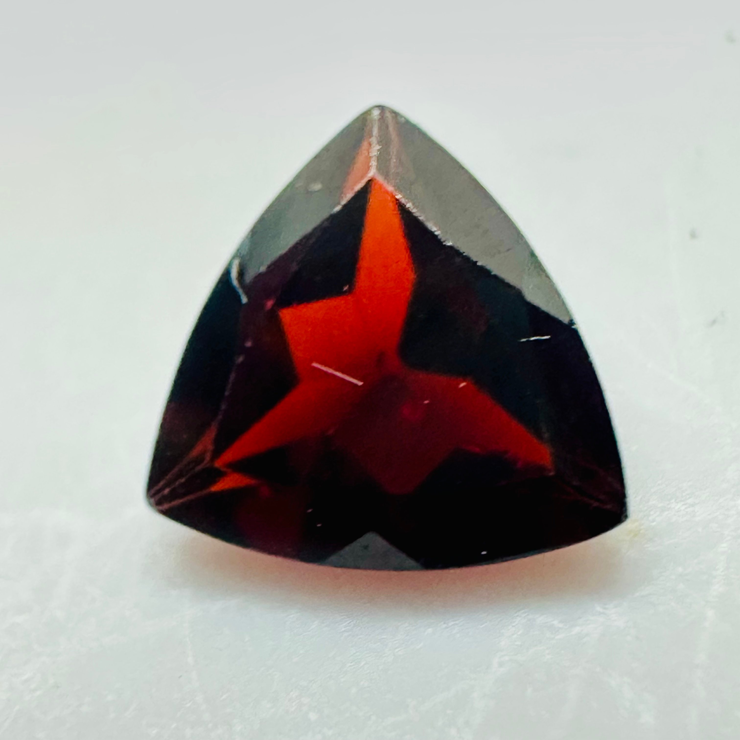 GARNET TRILLION 7MM  1.13CTS image 3