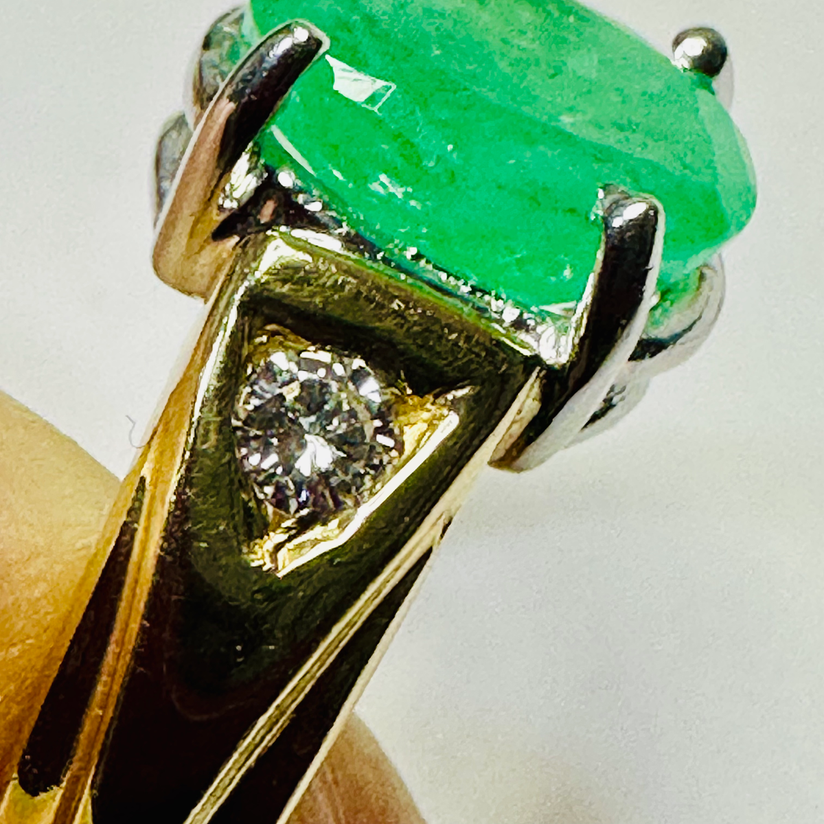 NEW 9Ct Emerald and Diamond Ring Size R image 7