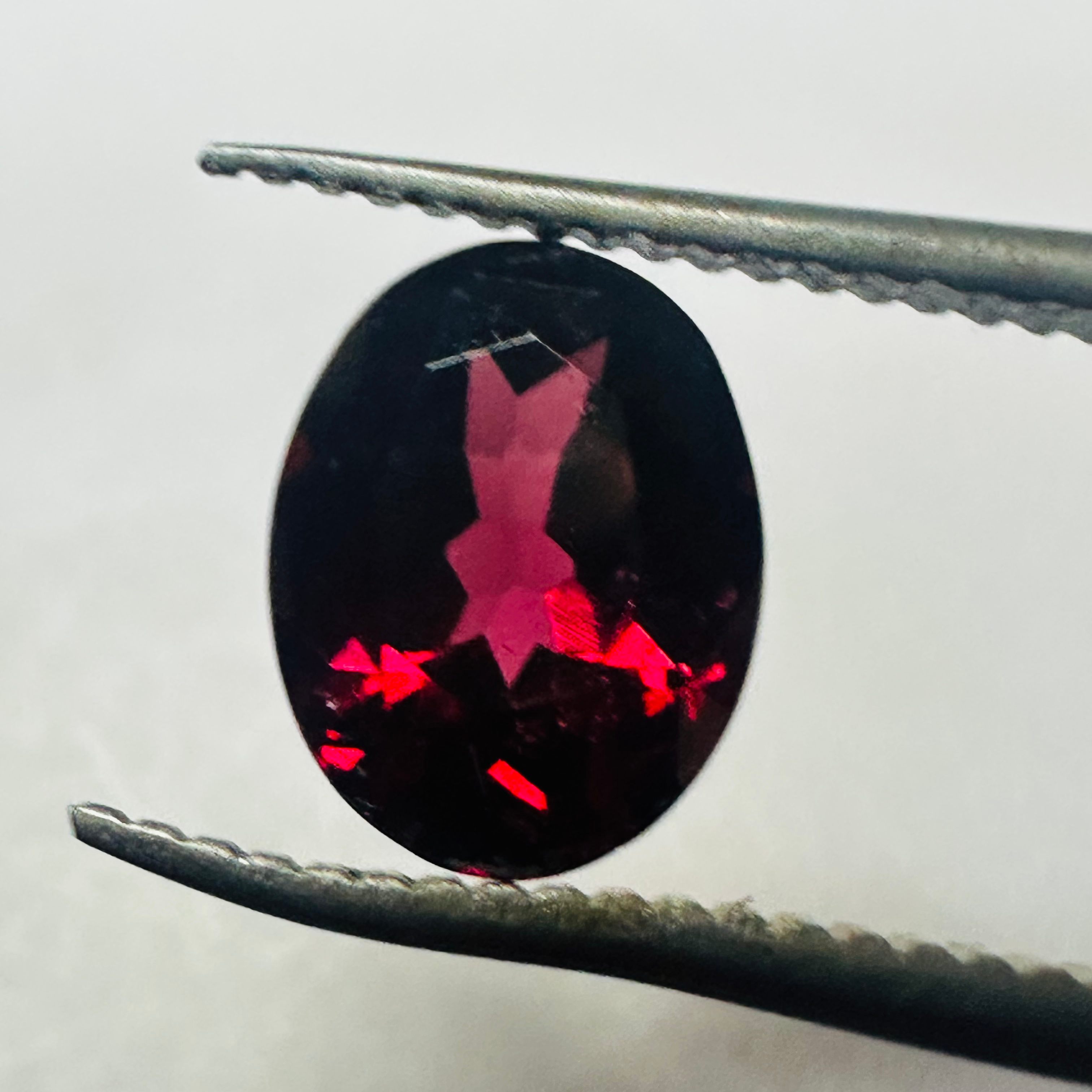 GARNET OVAL 9MMX7MM   1.90CTS image 1