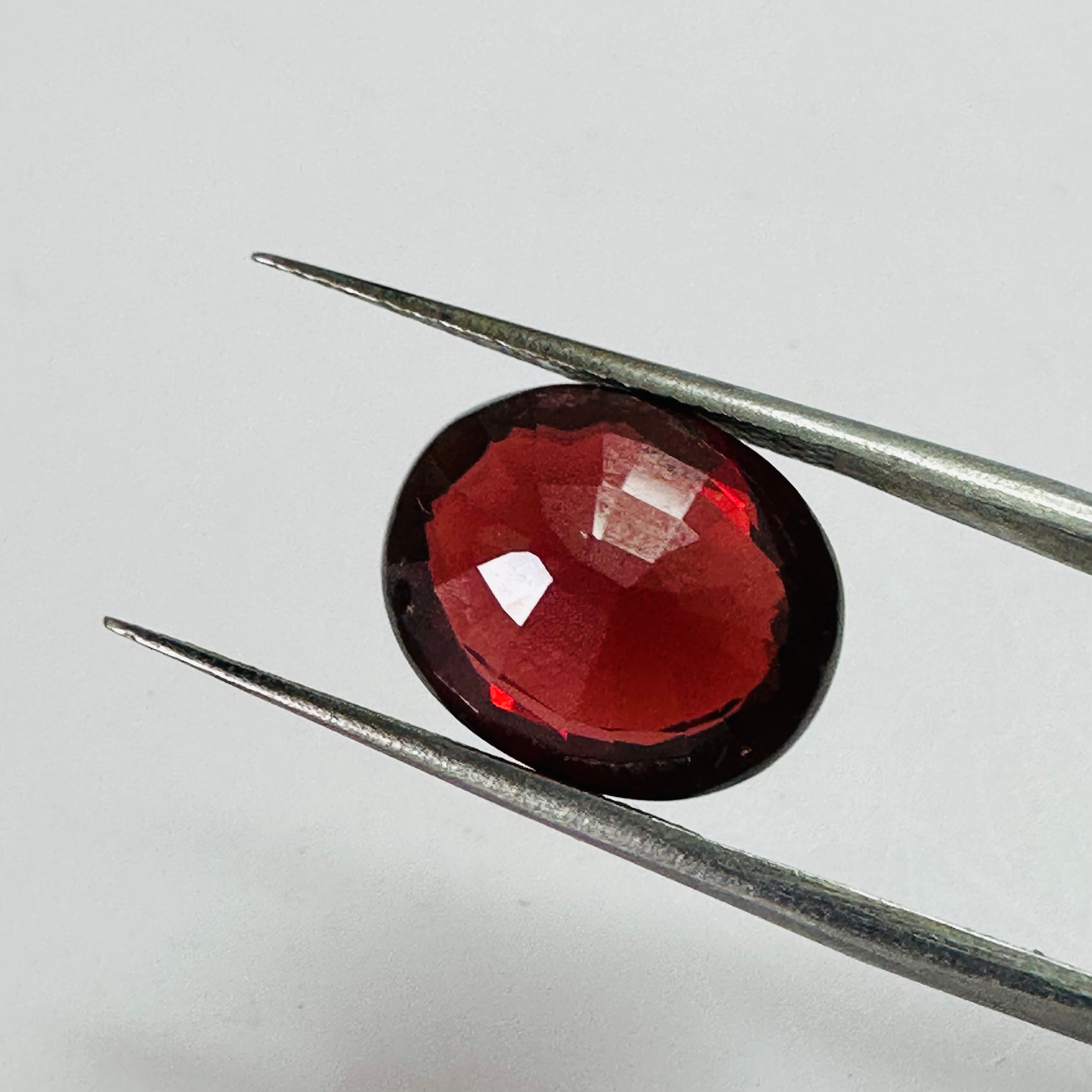 GARNET  OVAL 13.2MMX10.8MM  6.88CTS  DEEP RED image 5