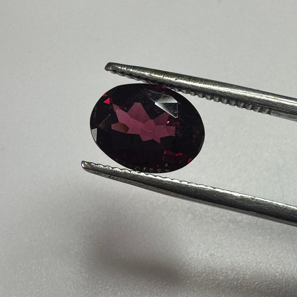 GARNET OVAL 10MMX8MM   2.75CTS image 2